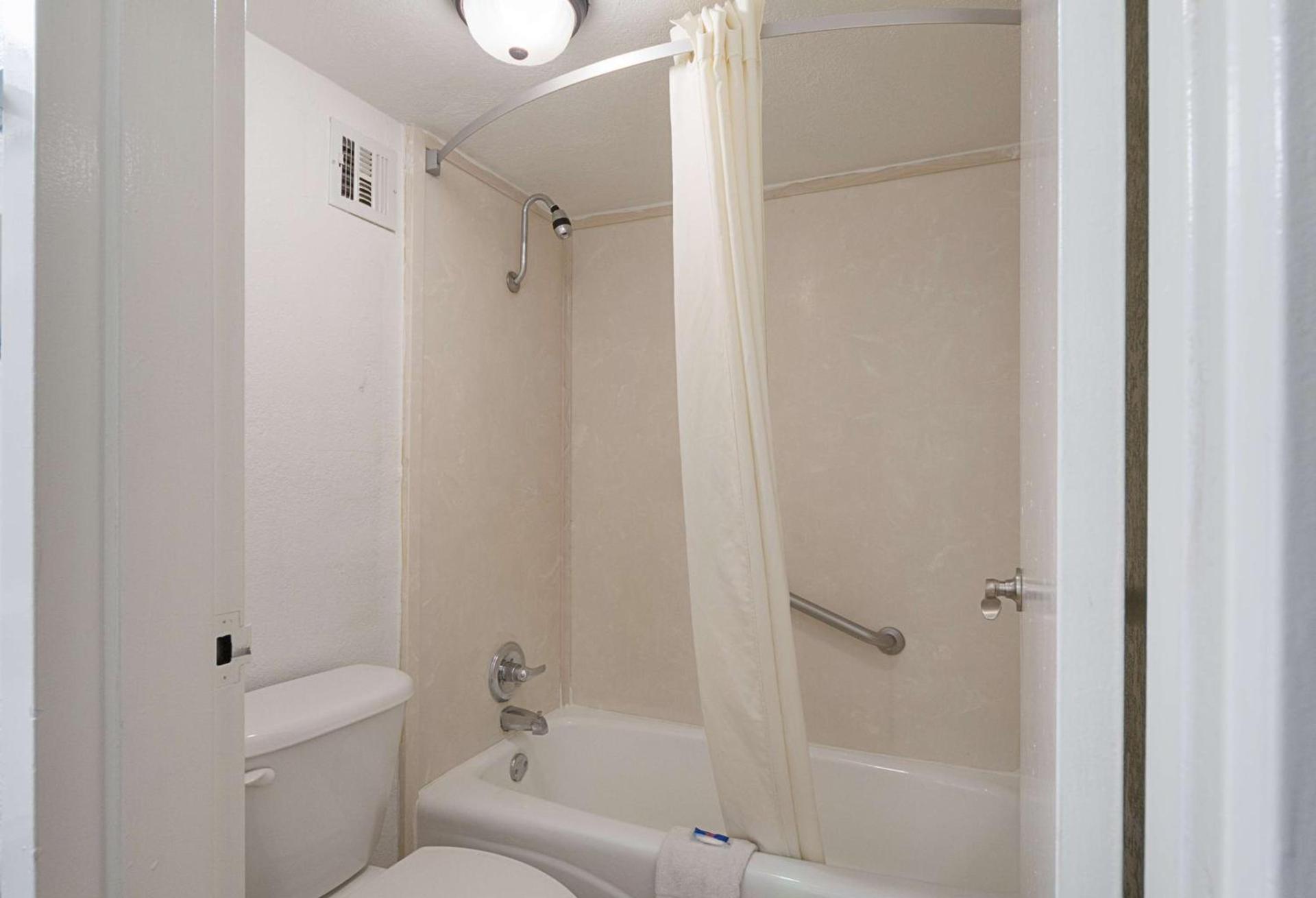 Motel 6 San Antonio TX I10 West photo 23