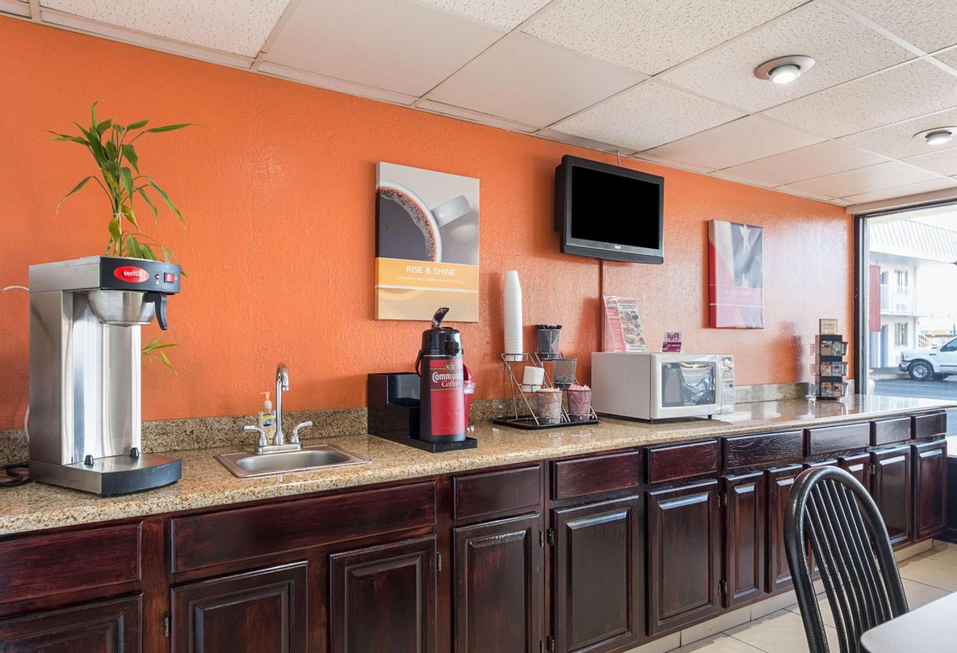 Motel 6 San Antonio TX I10 West photo 38