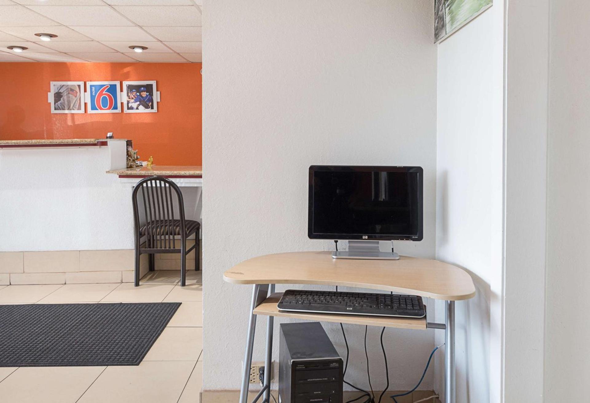 Motel 6 San Antonio TX I10 West photo 35