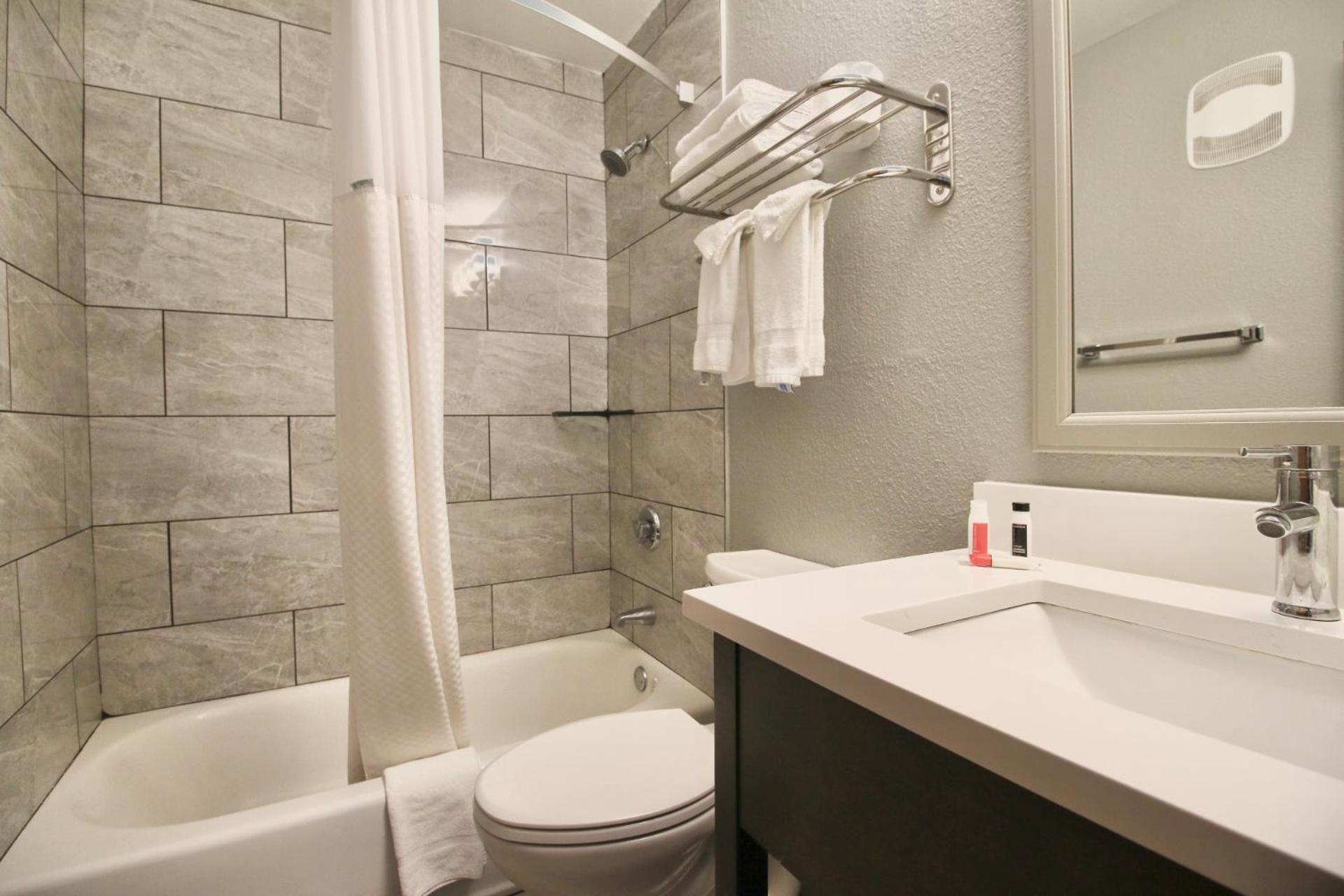 Super 8 by Wyndham Kenosha/Pleasant Prairie photo 37