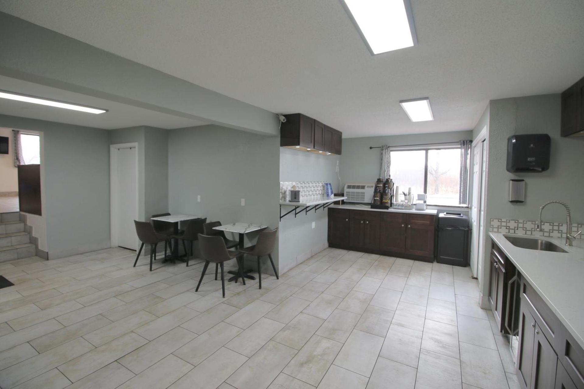 Super 8 by Wyndham Kenosha/Pleasant Prairie photo 39