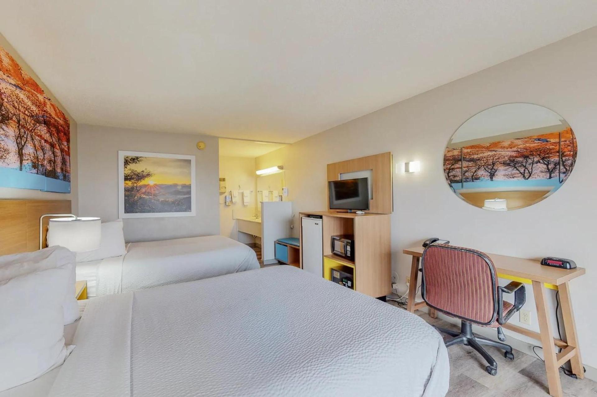 Days Inn by Wyndham Socorro photo 23