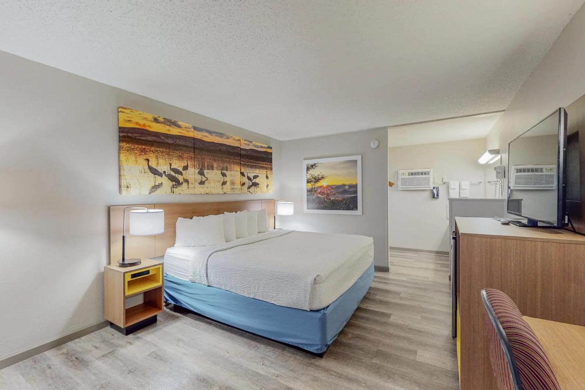 Days Inn by Wyndham Socorro photo 21