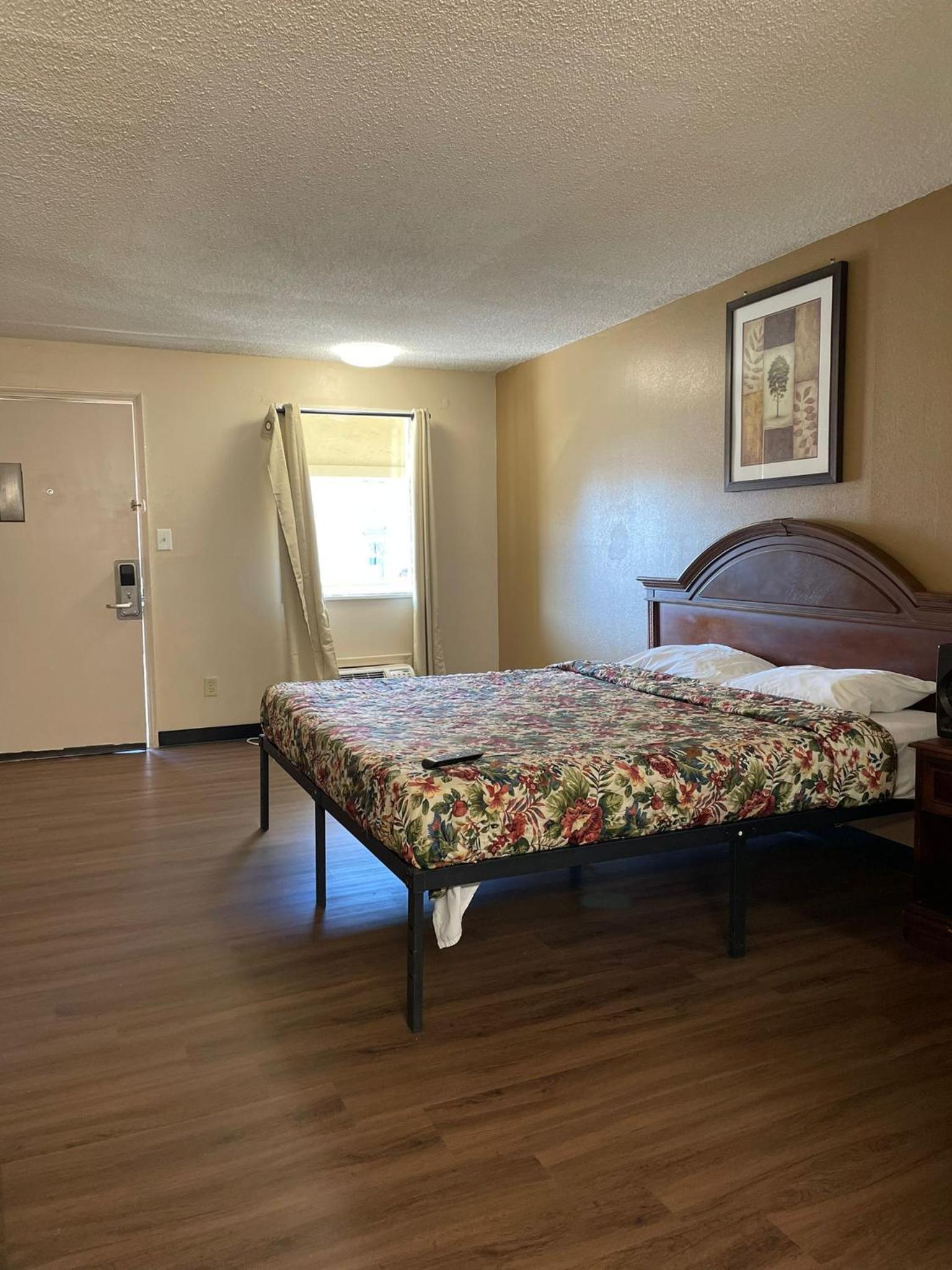 DELUXE INN photo 5