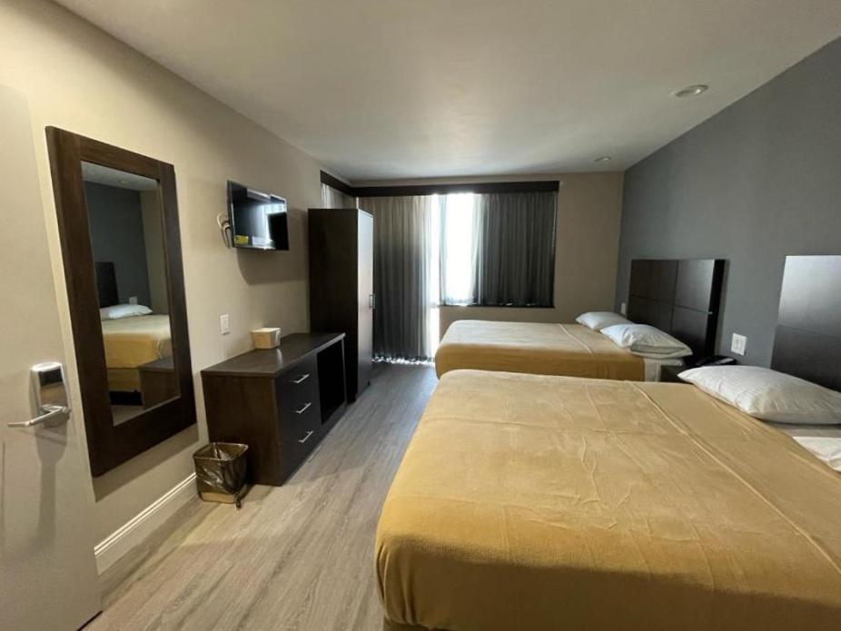 Royal Hotel Bronx photo 9