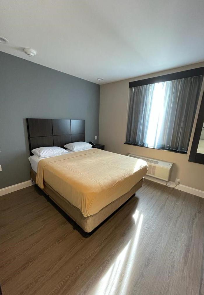 Royal Hotel Bronx photo 5