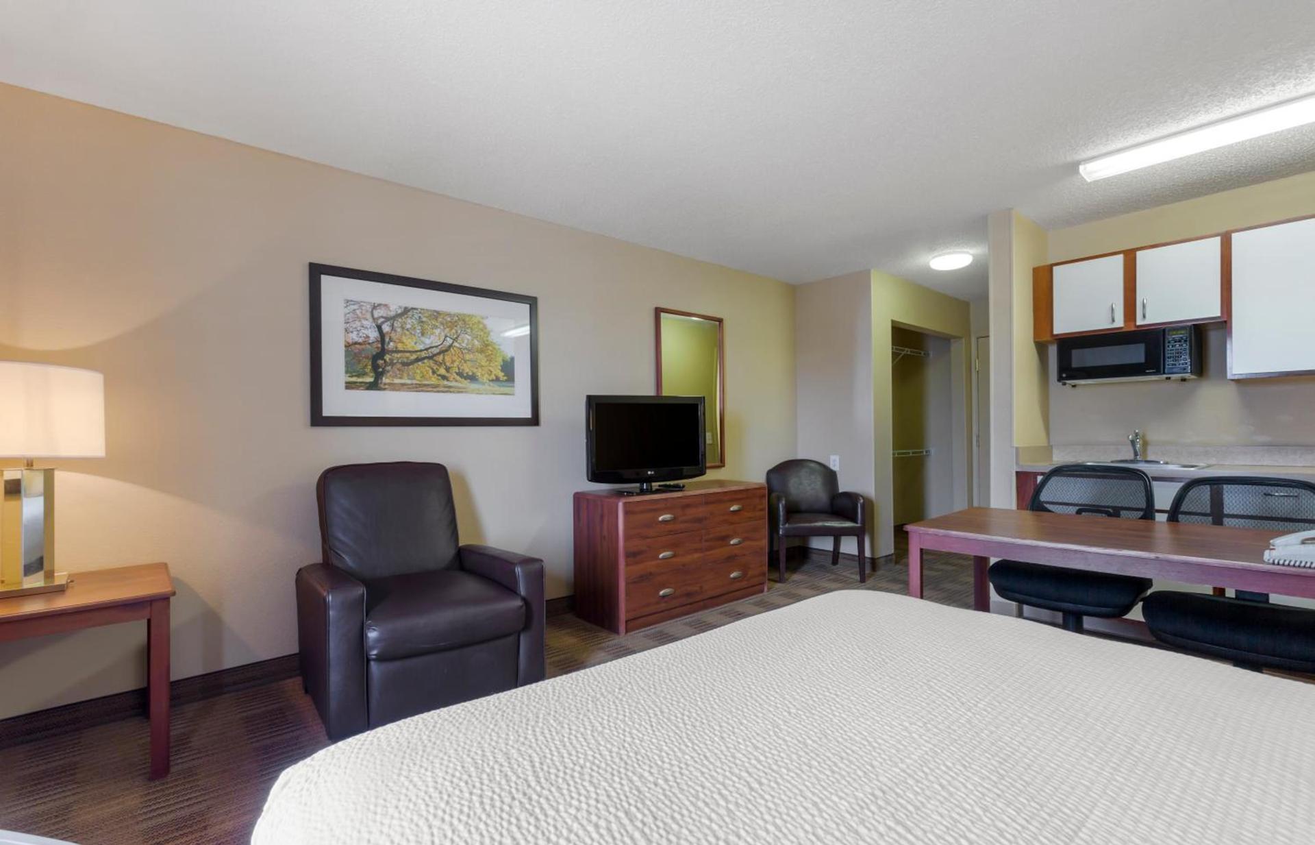 Extended Stay America Suites - El Paso - West photo 65