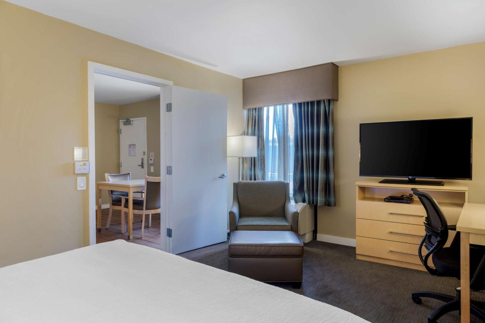 Best Western Plus South Coast Inn photo 20