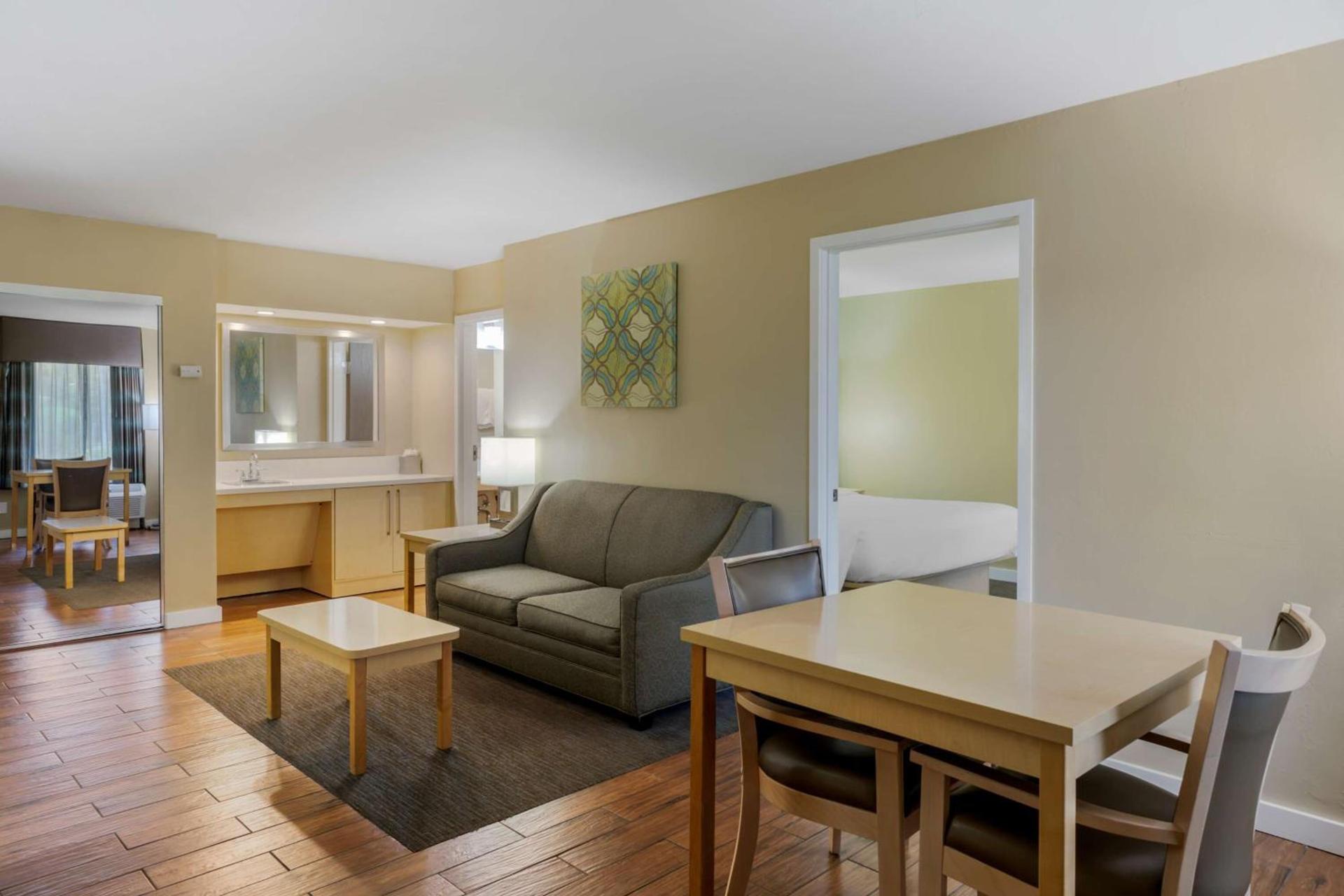 Best Western Plus South Coast Inn photo 22