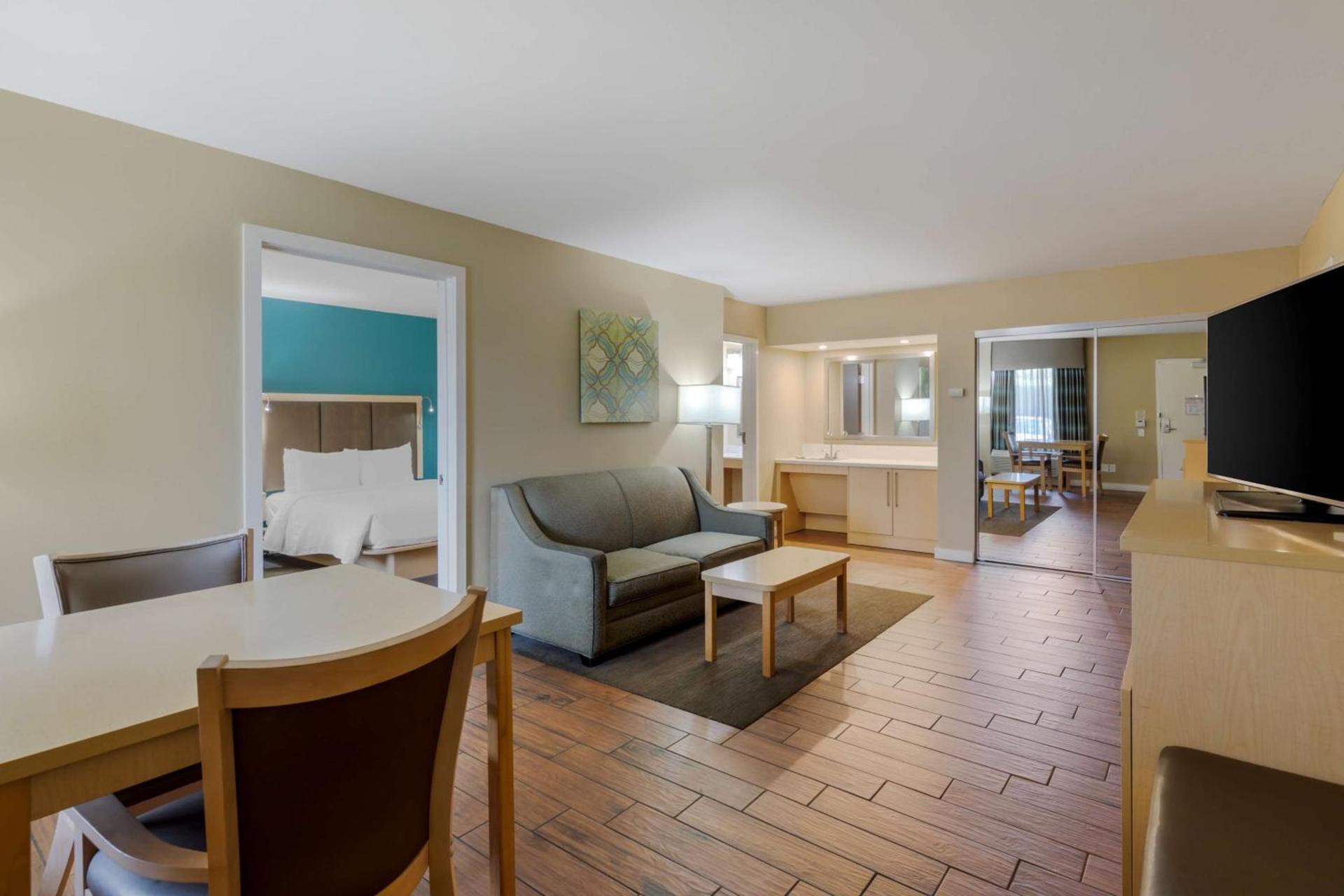 Best Western Plus South Coast Inn photo 23