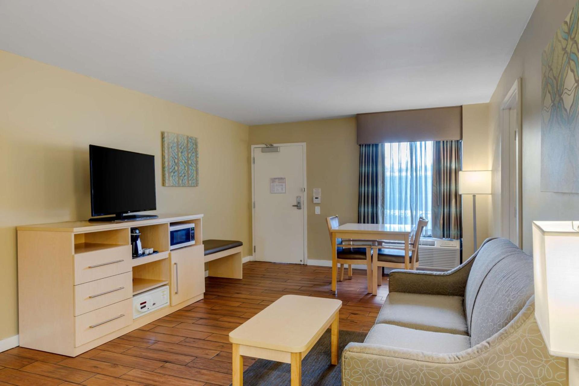 Best Western Plus South Coast Inn photo 26