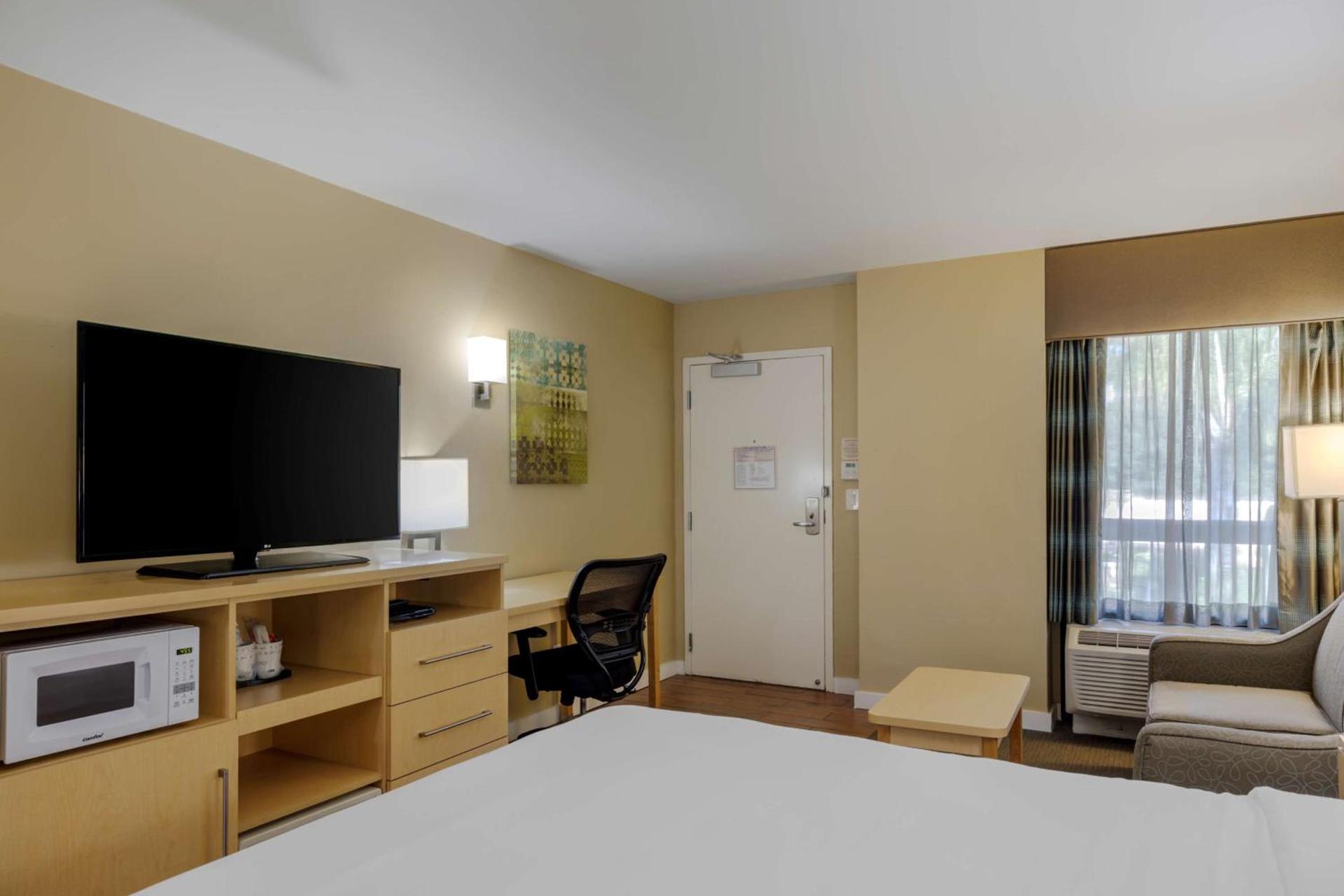 Best Western Plus South Coast Inn photo 32