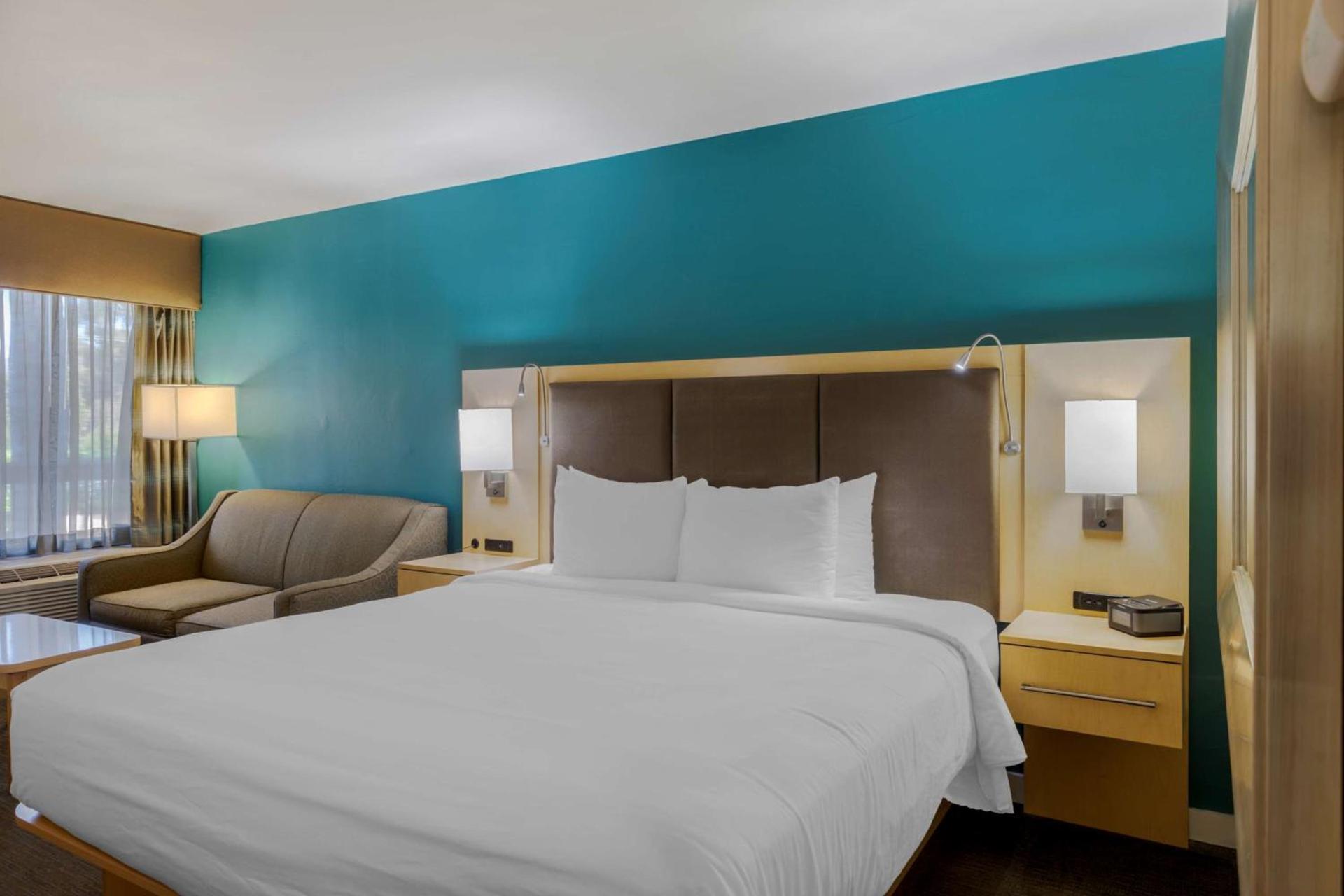 Best Western Plus South Coast Inn photo 34