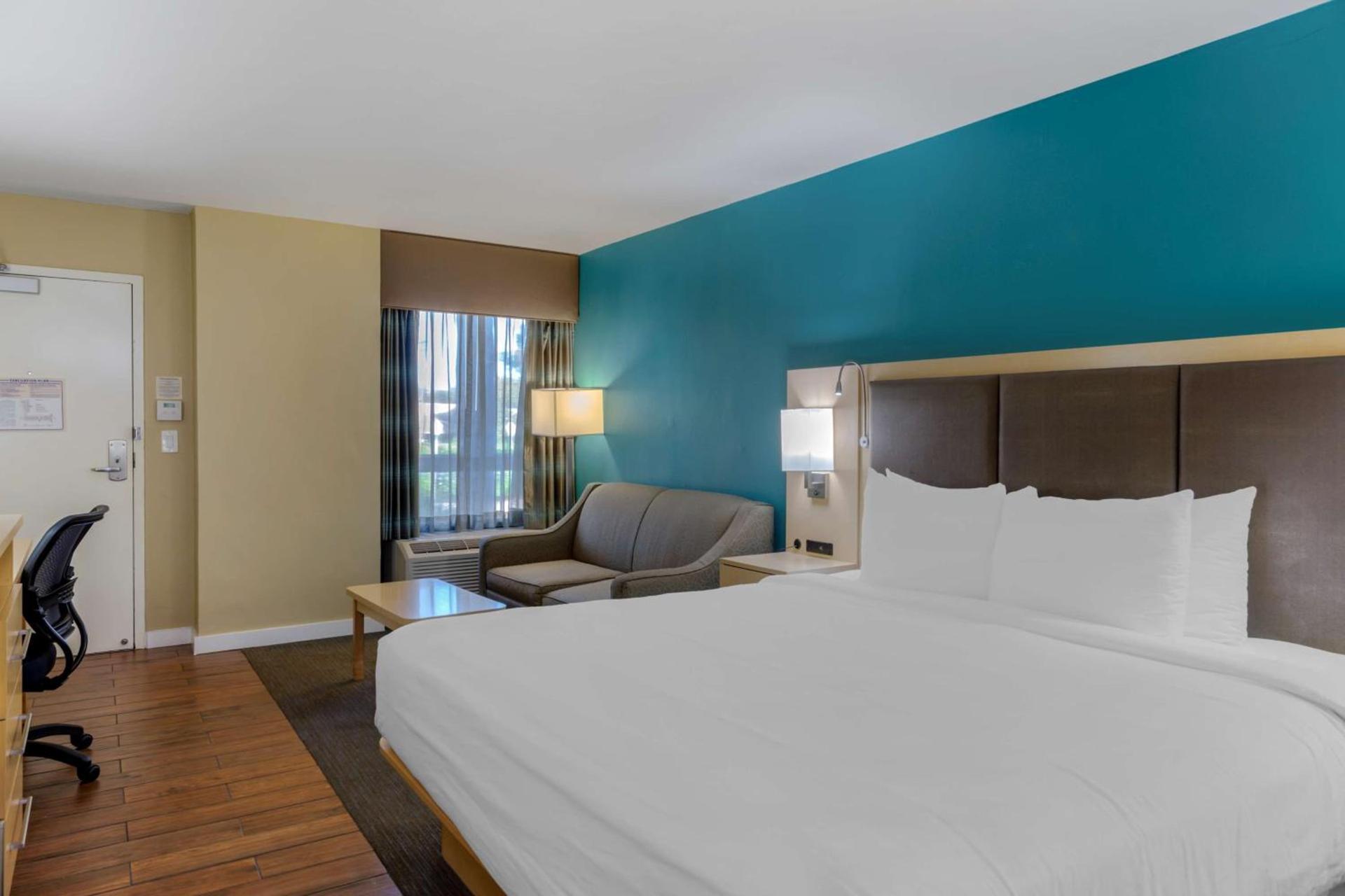 Best Western Plus South Coast Inn photo 36
