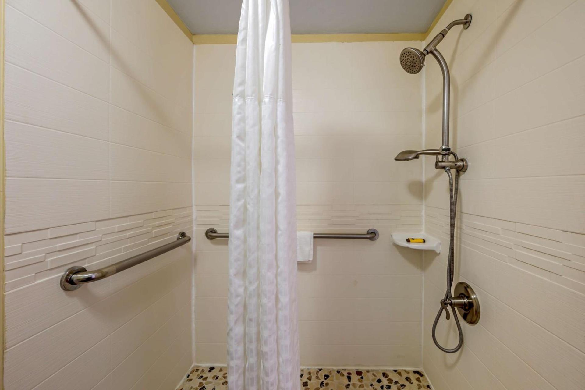 Best Western Plus South Coast Inn photo 46