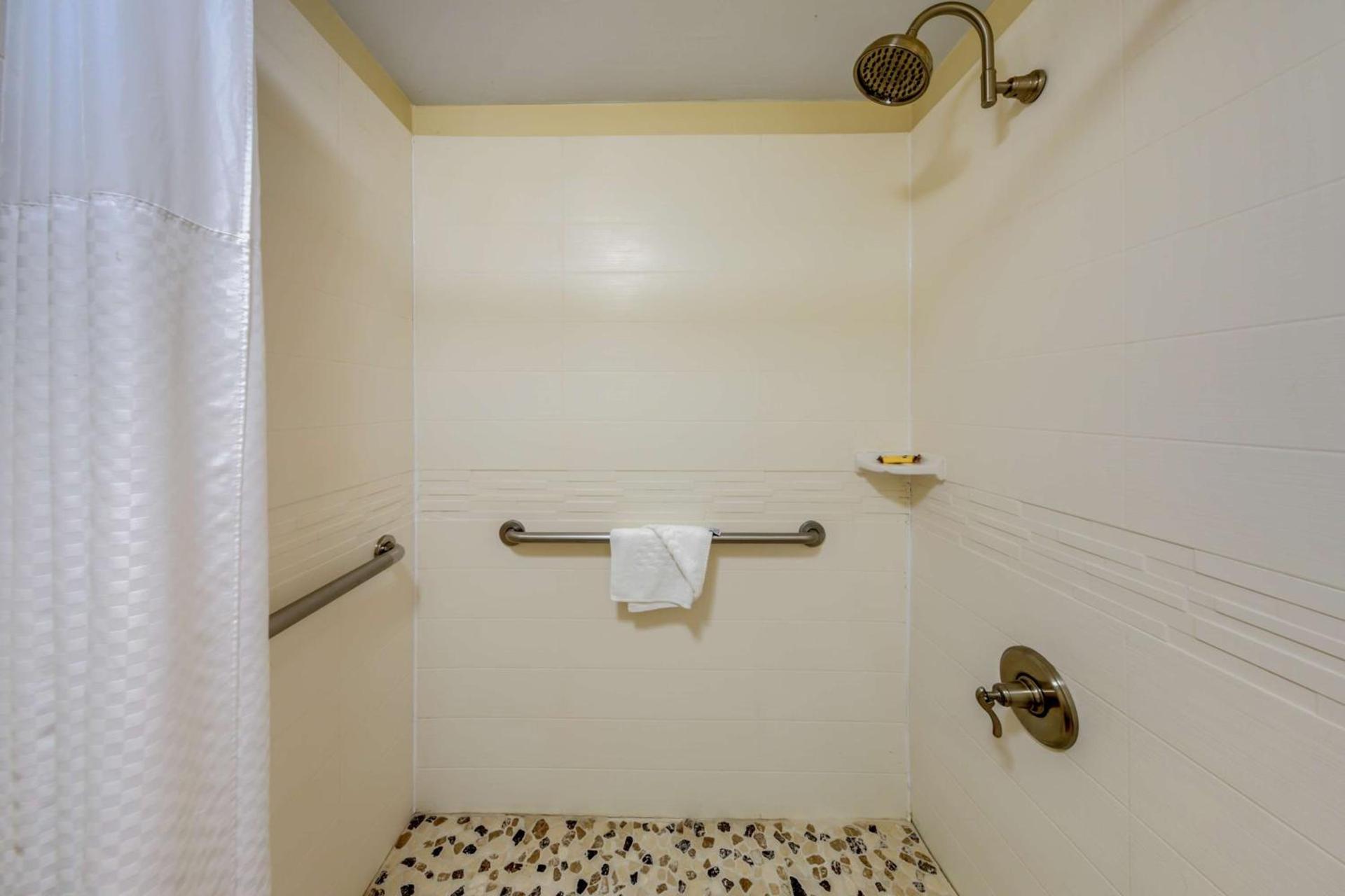Best Western Plus South Coast Inn photo 47