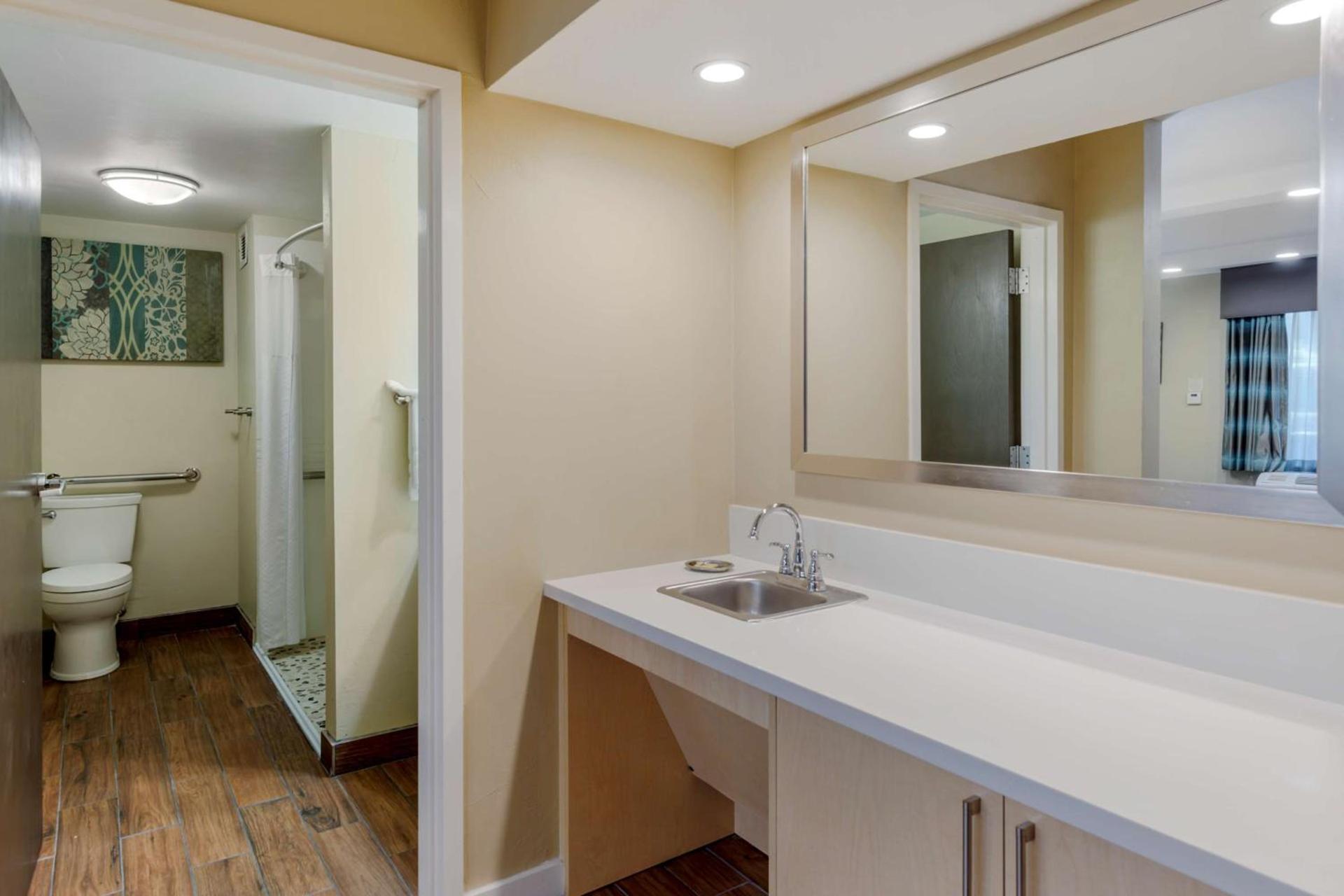 Best Western Plus South Coast Inn photo 48