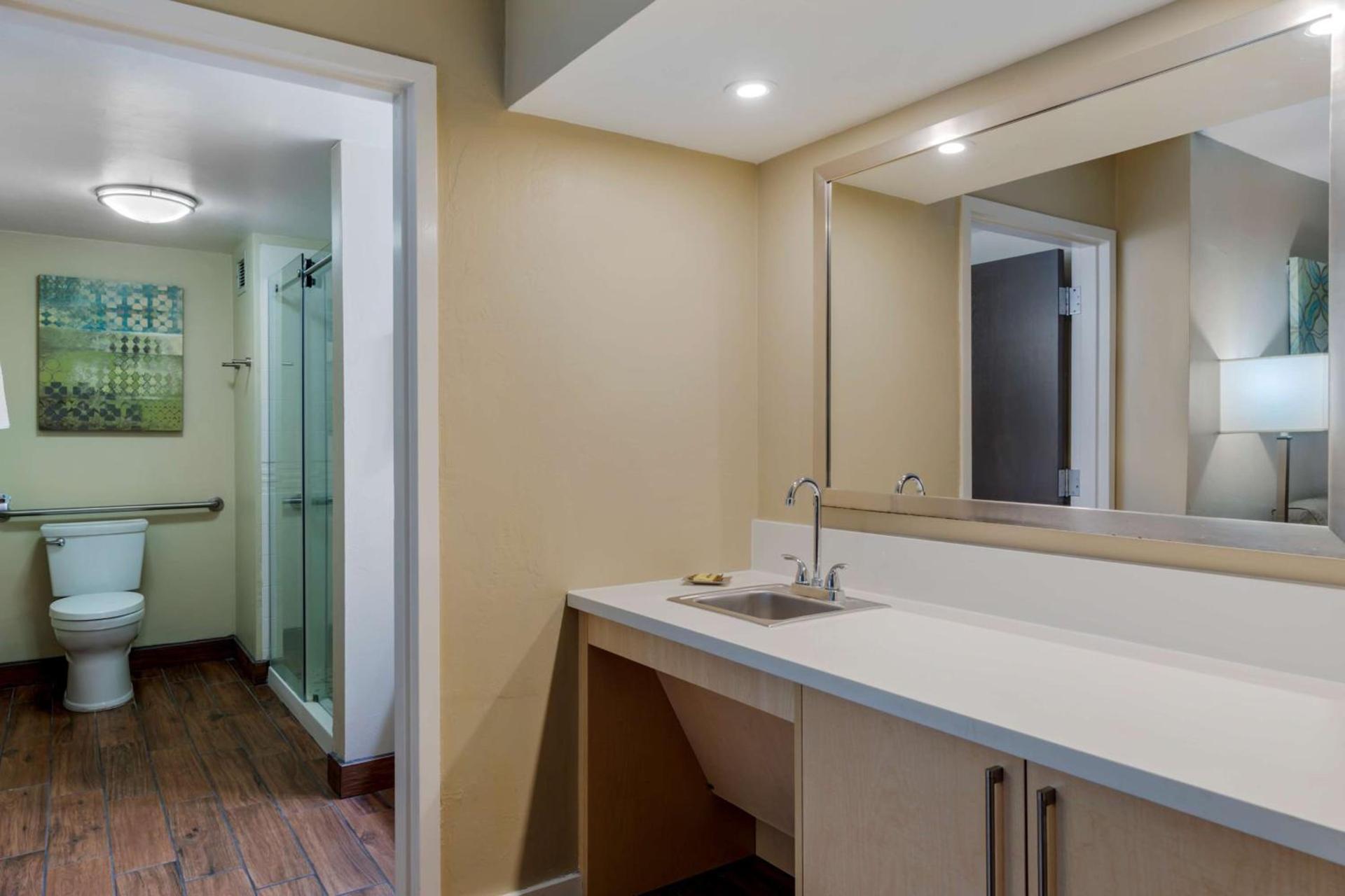 Best Western Plus South Coast Inn photo 50