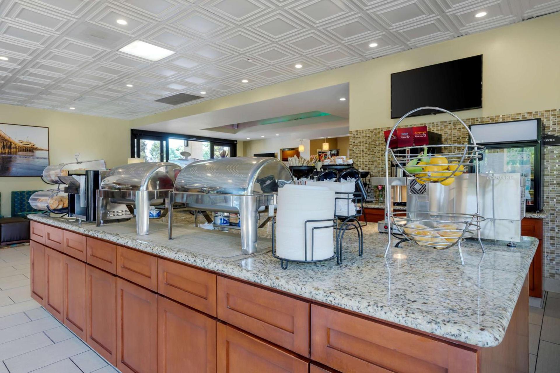 Best Western Plus South Coast Inn photo 12