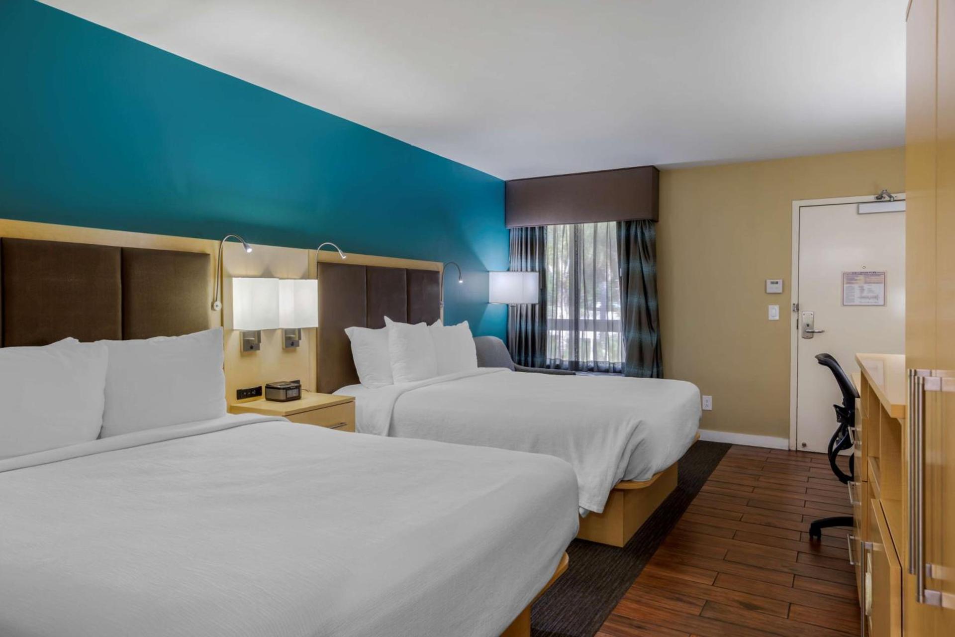 Best Western Plus South Coast Inn photo 41