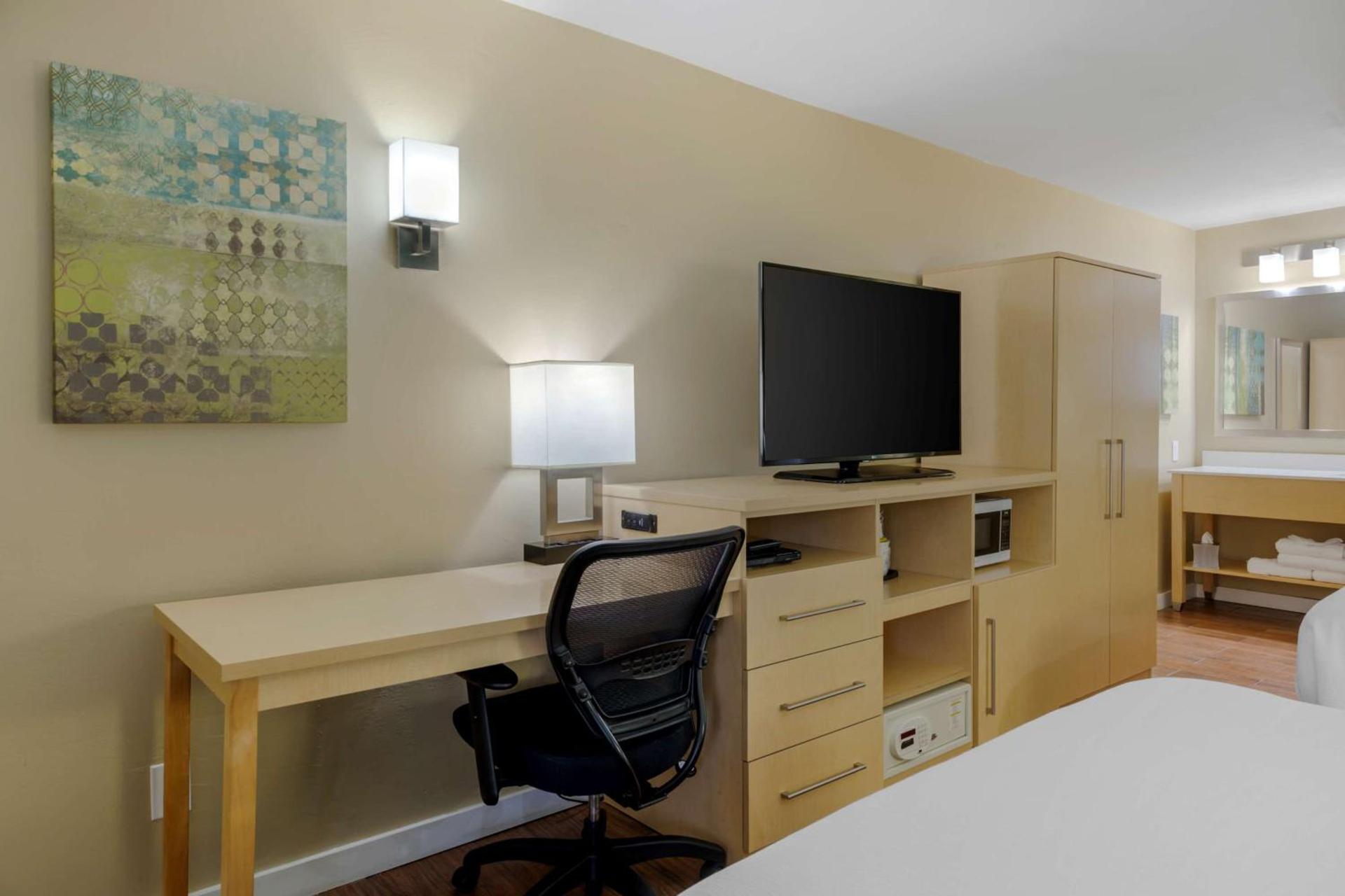 Best Western Plus South Coast Inn photo 43