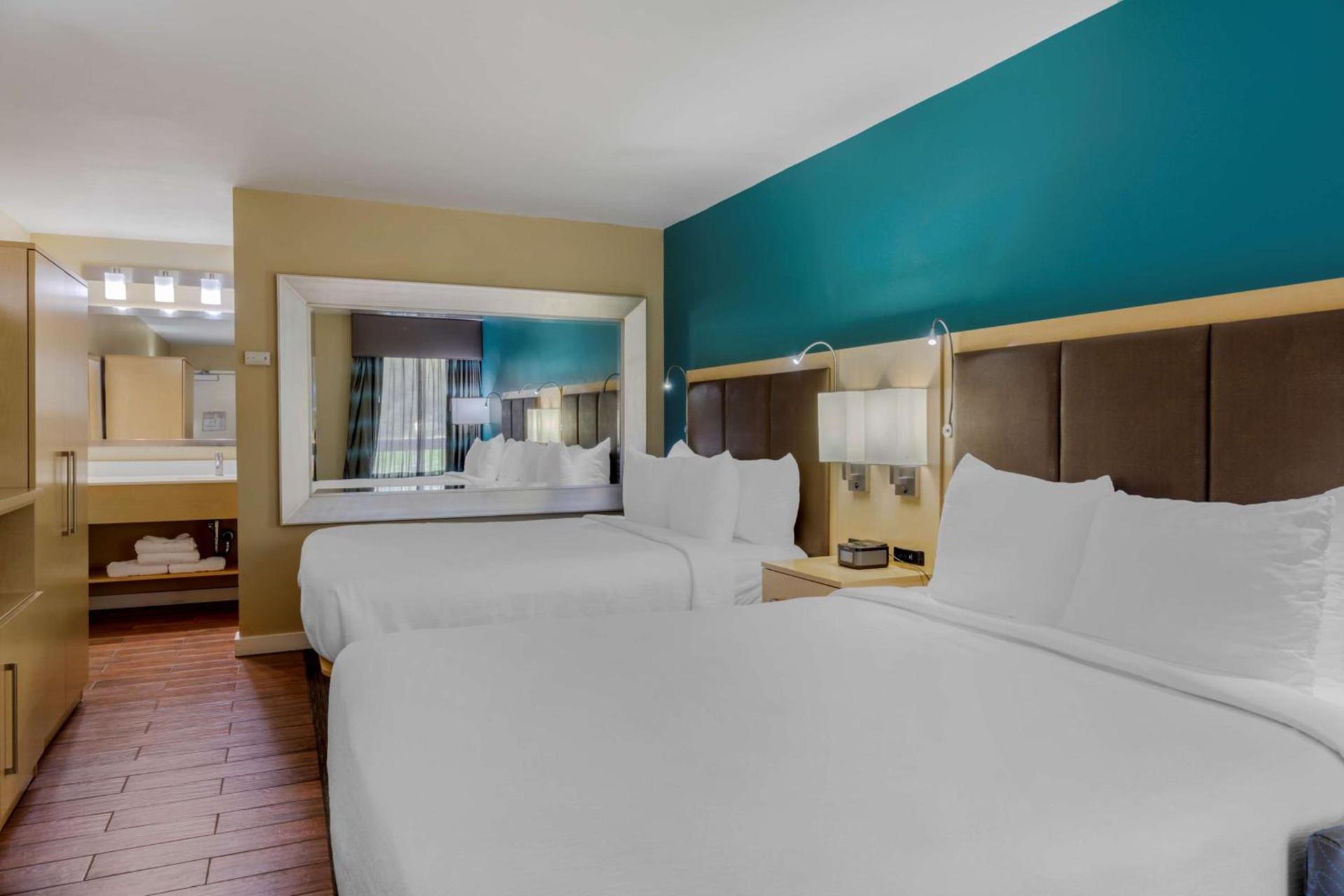 Best Western Plus South Coast Inn photo 44