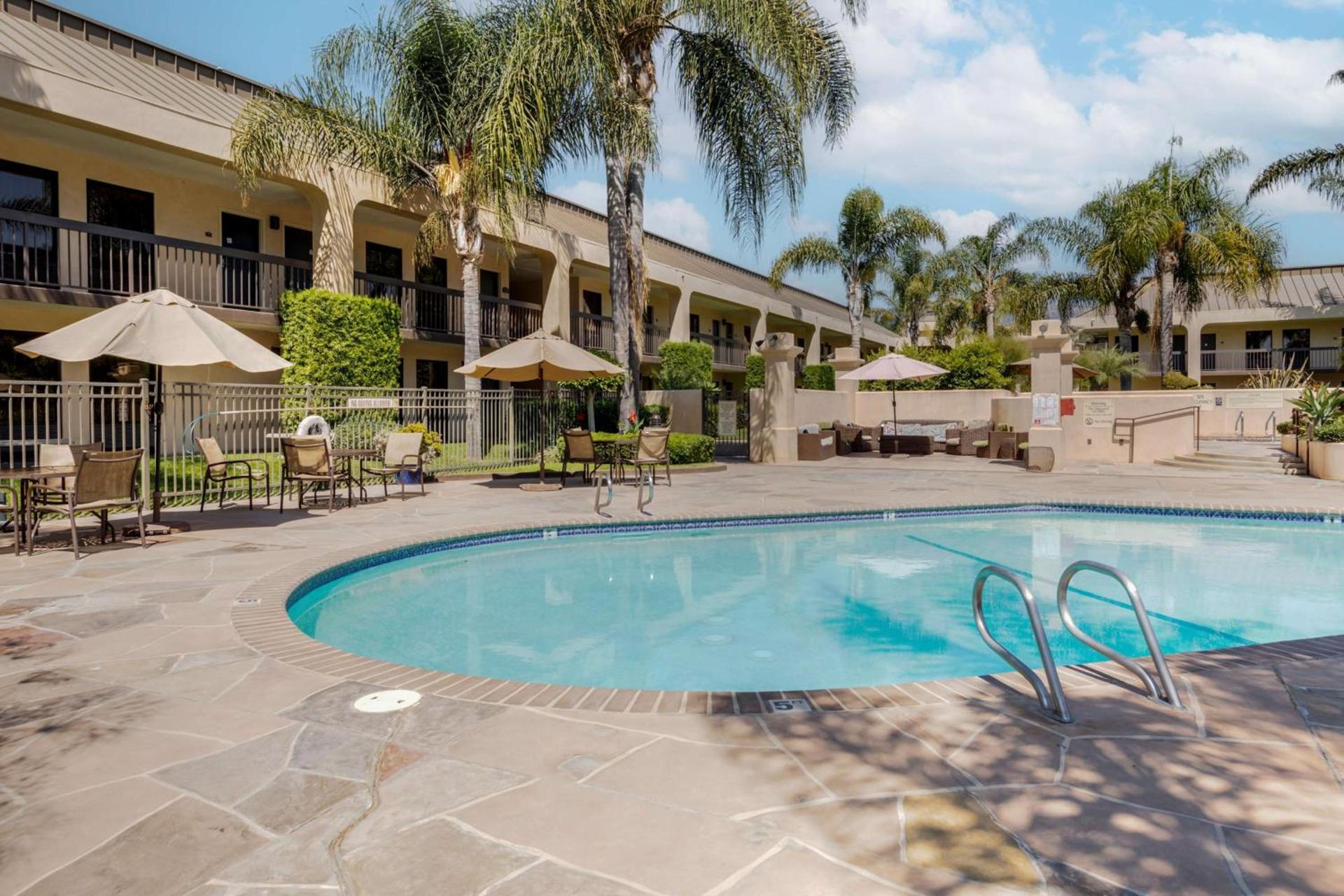 Best Western Plus South Coast Inn photo 2