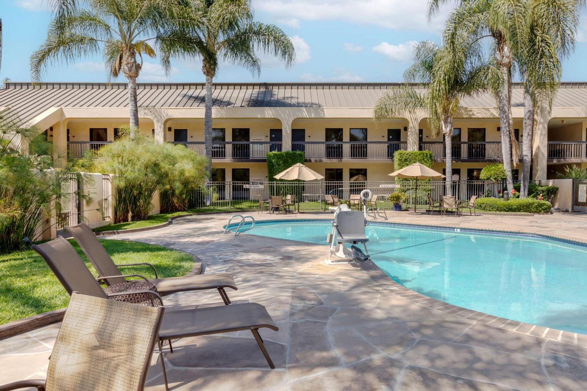 Best Western Plus South Coast Inn photo 18
