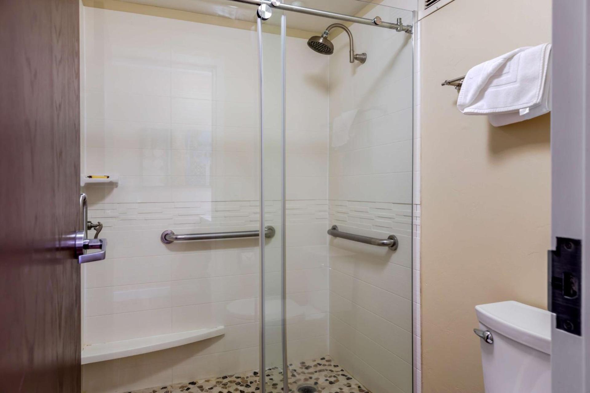 Best Western Plus South Coast Inn photo 53
