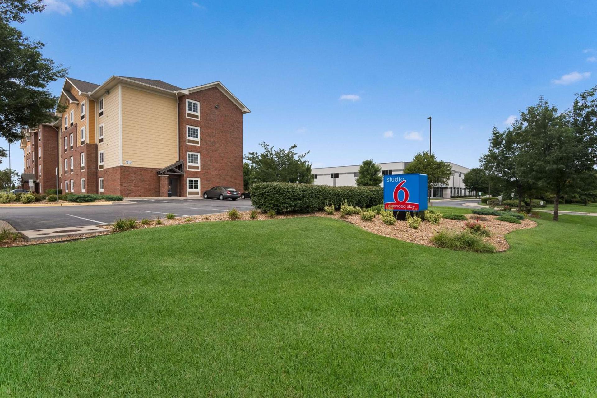 Studio 6 Lenexa - Overland Park photo 2