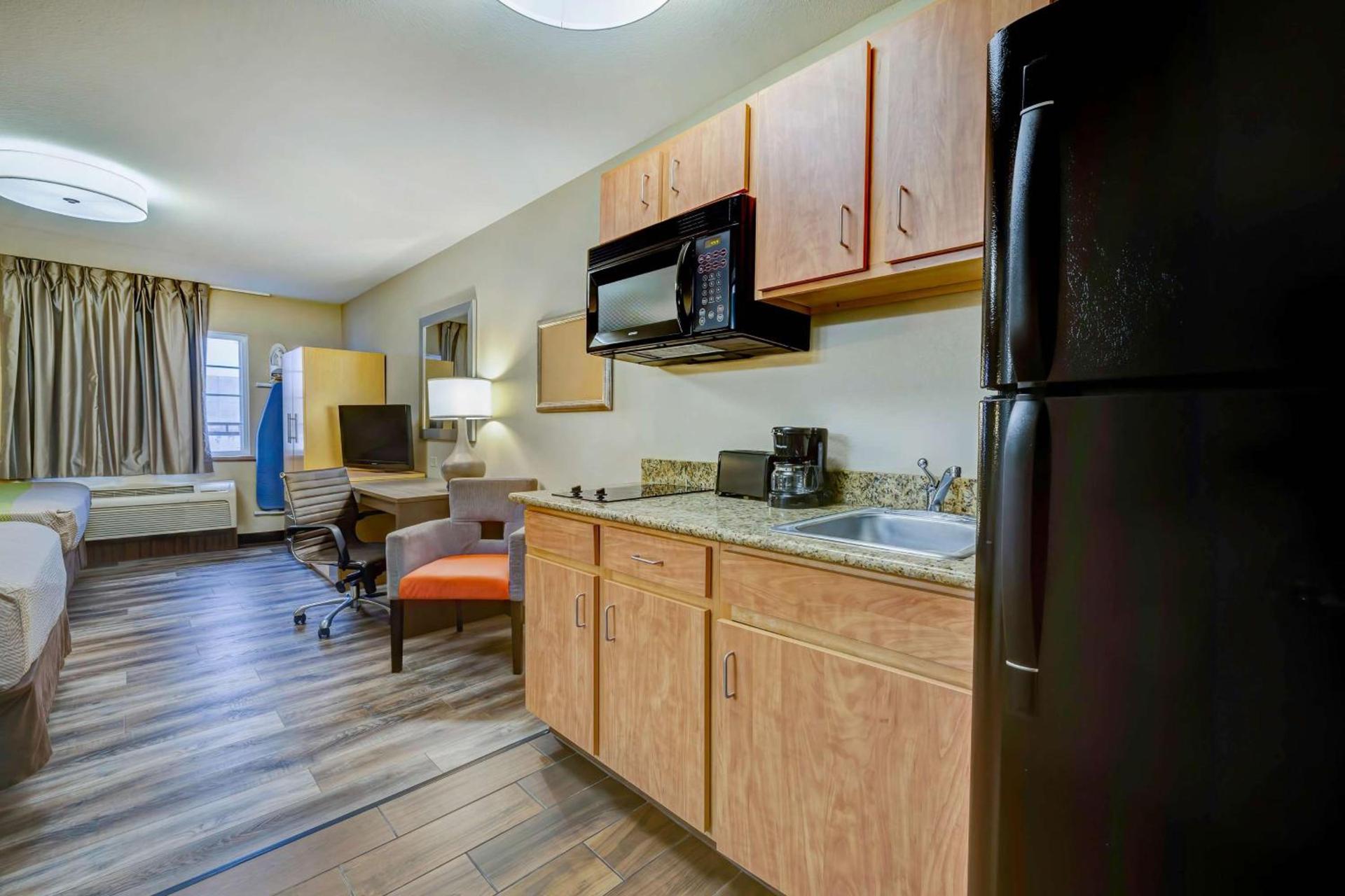 Studio 6 Lenexa - Overland Park photo 18