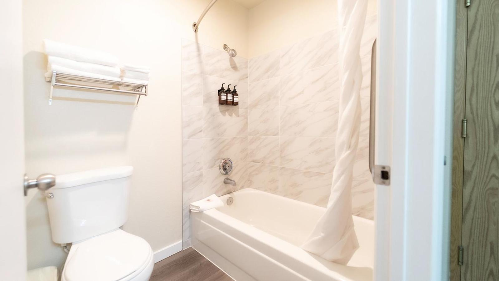Ocean Star Inn photo 23