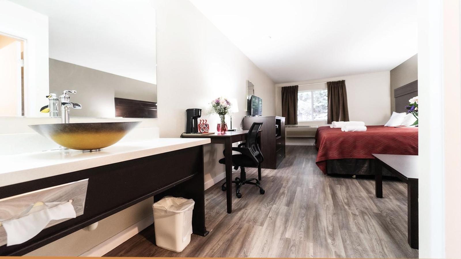 Ocean Star Inn photo 29