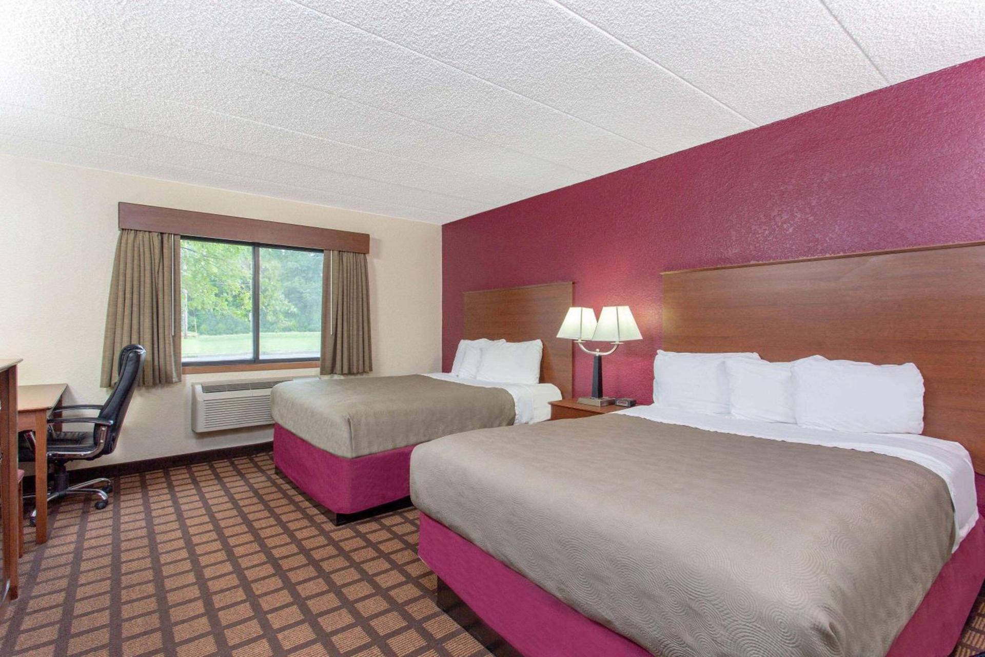 AmericInn by Wyndham Burlington photo 14