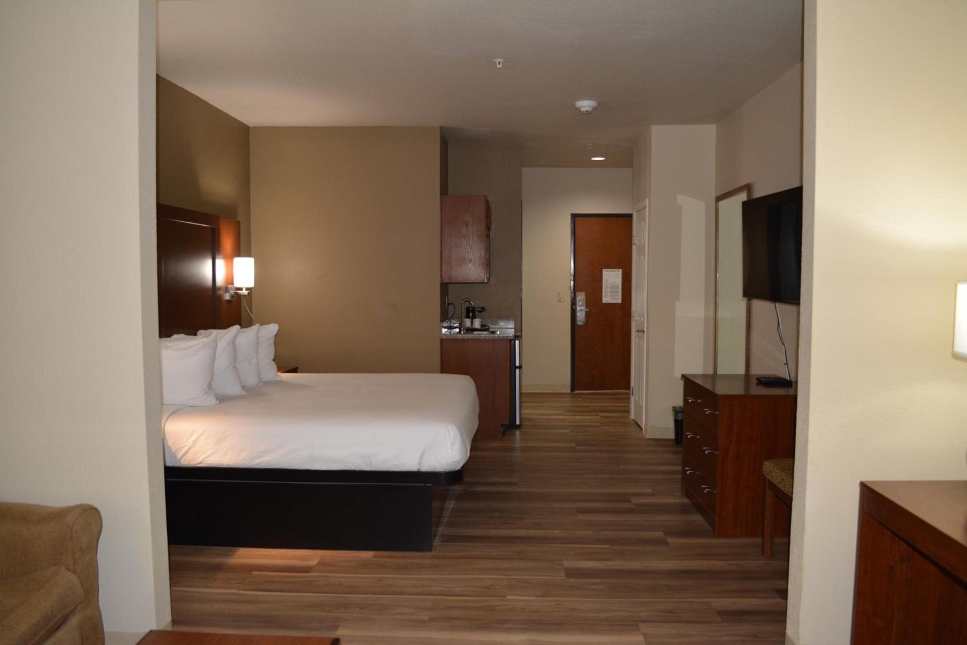 Wingate by Wyndham College Station South photo 7
