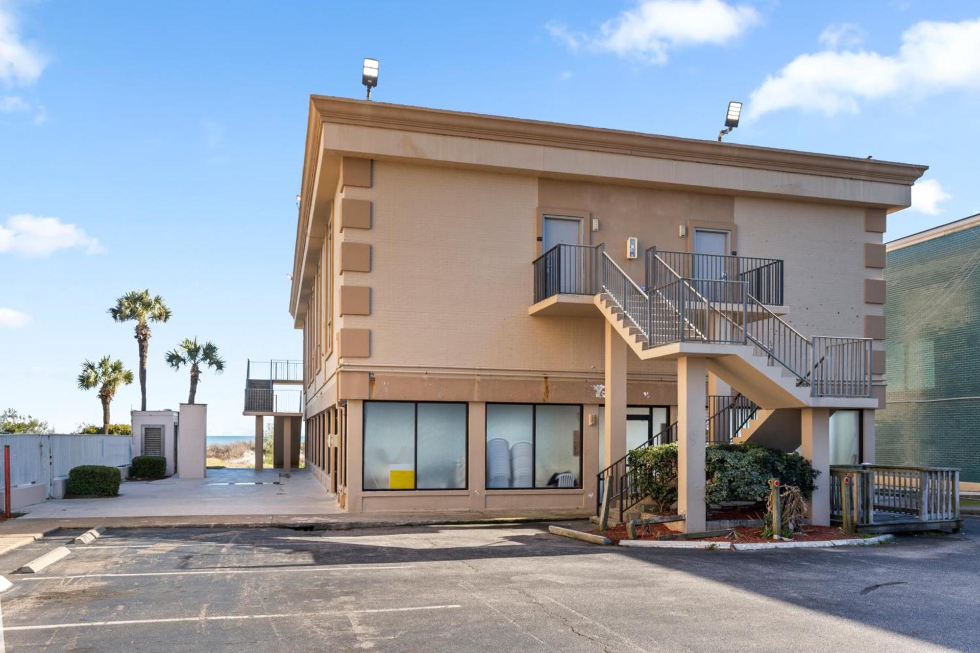 Ocean Crest Inn and Suites photo 2