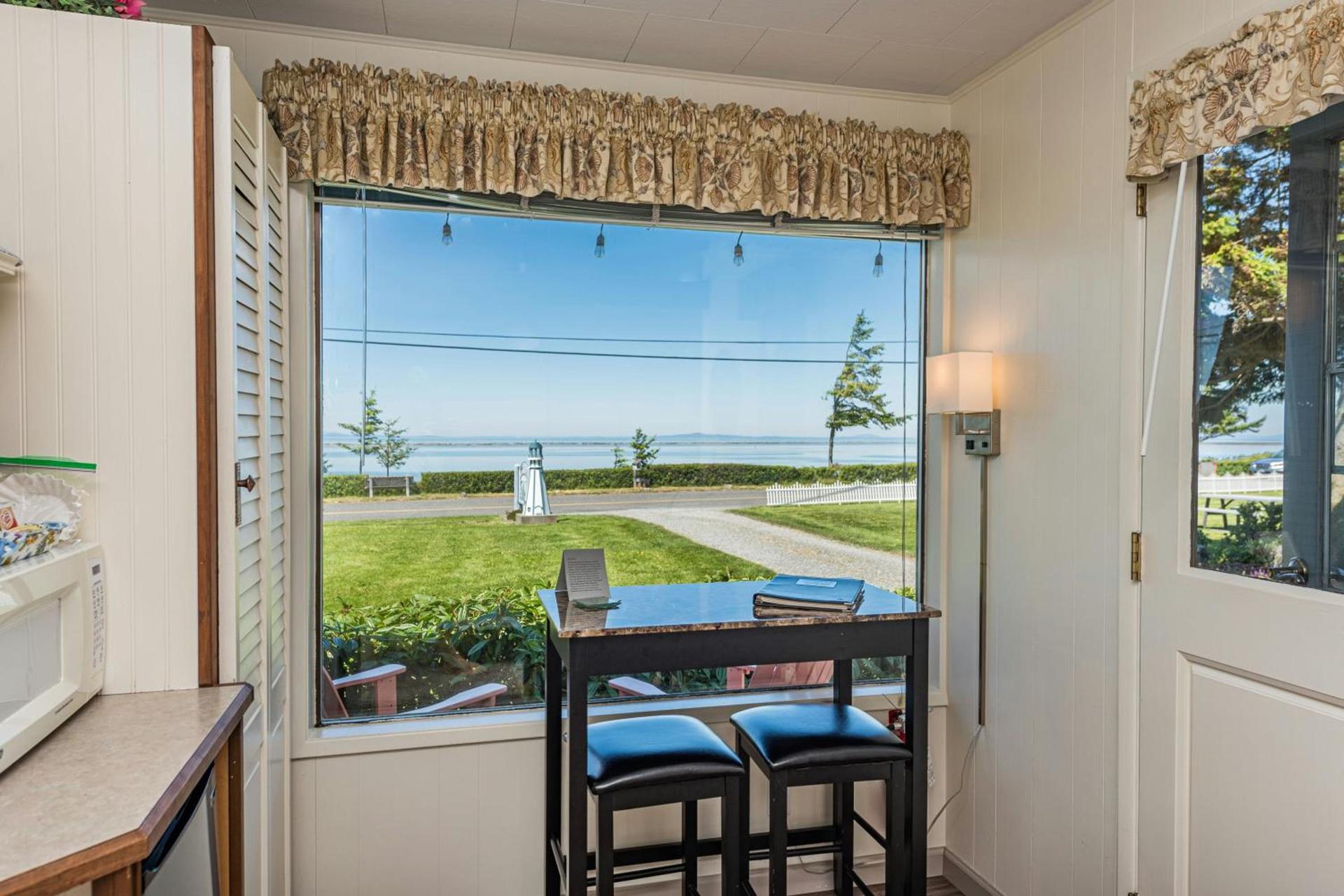 Juan de Fuca Waterfront Hotel & Cottages photo 36
