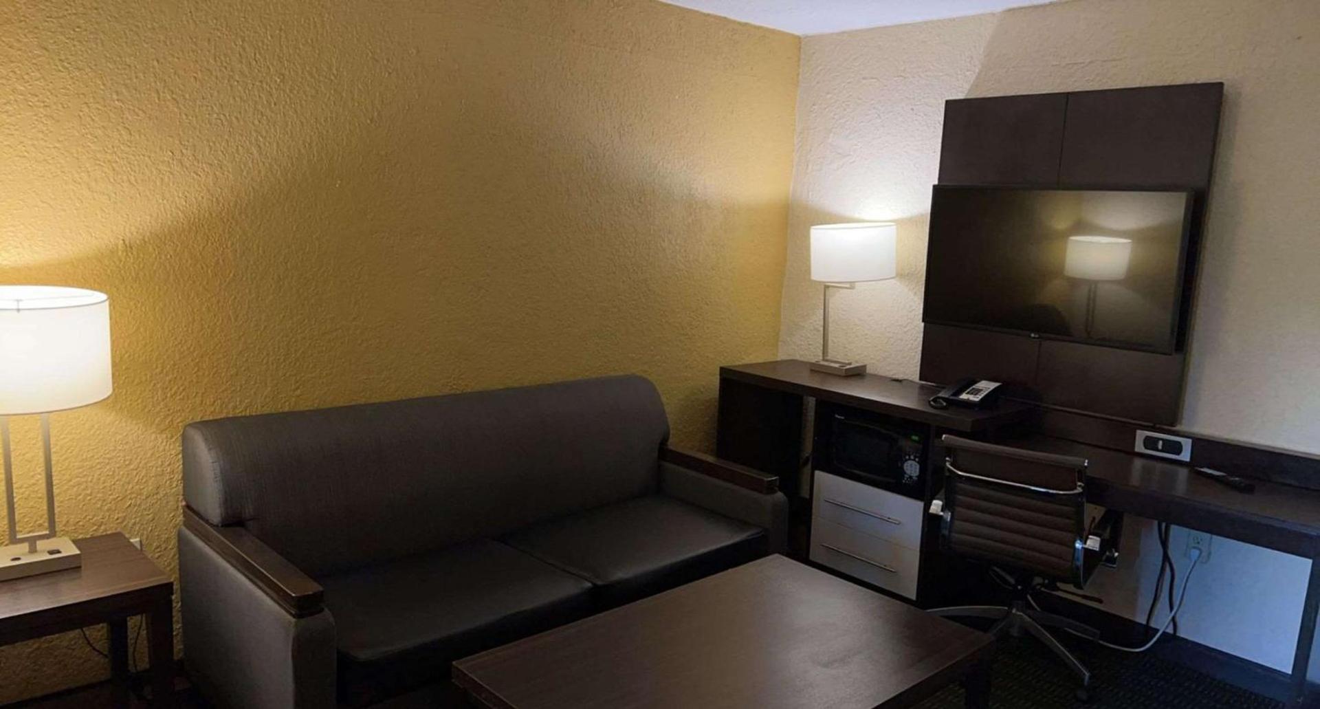 Hotel Flamingo Inn & Suites Vero Beach I-95 photo 13