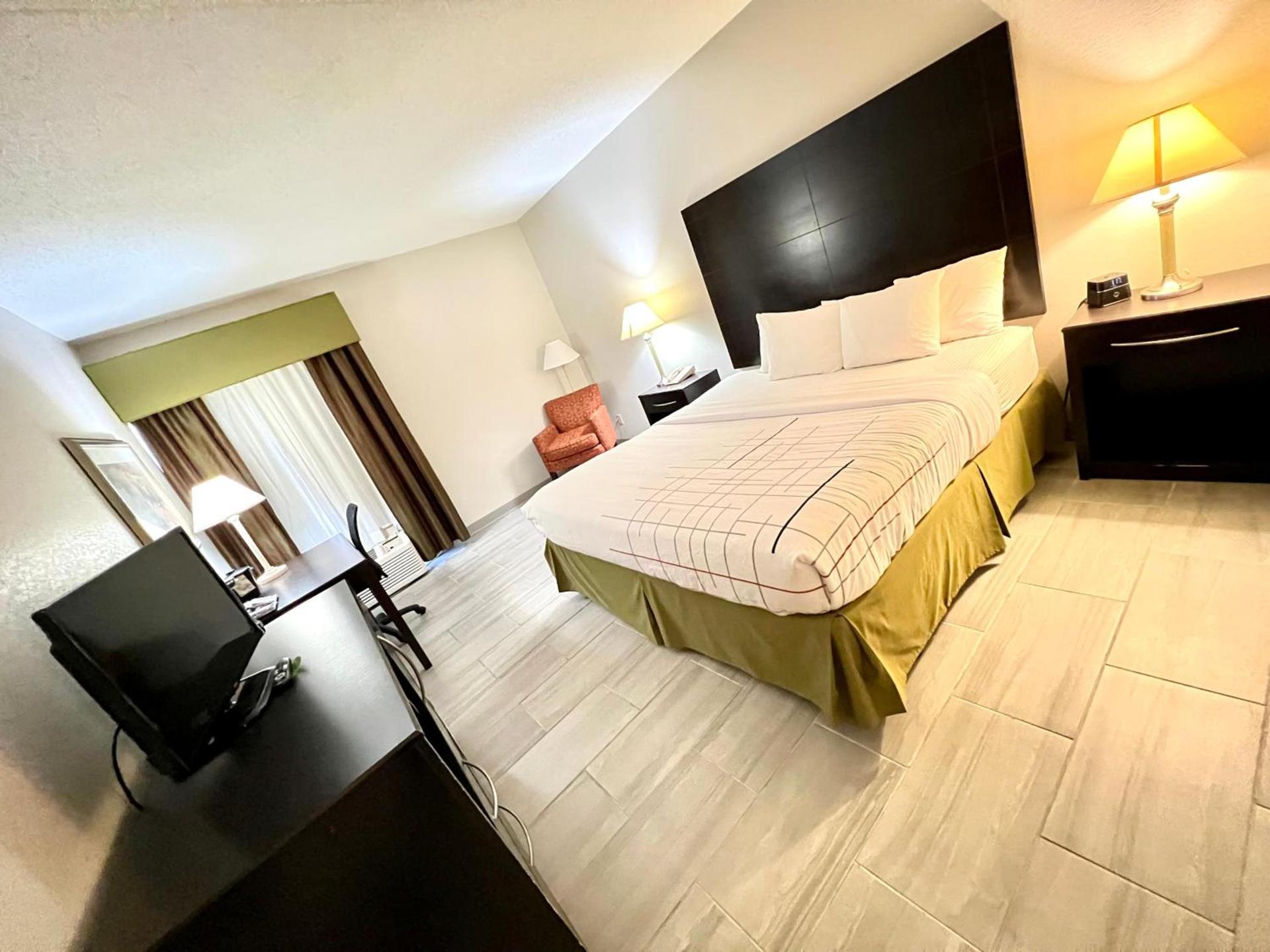 La Quinta by Wyndham Salina photo 15