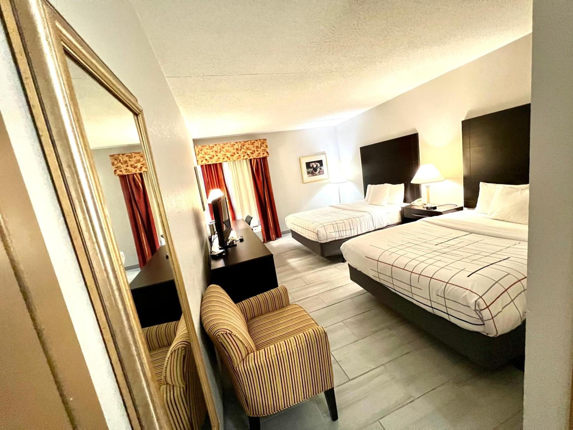 La Quinta by Wyndham Salina photo 13