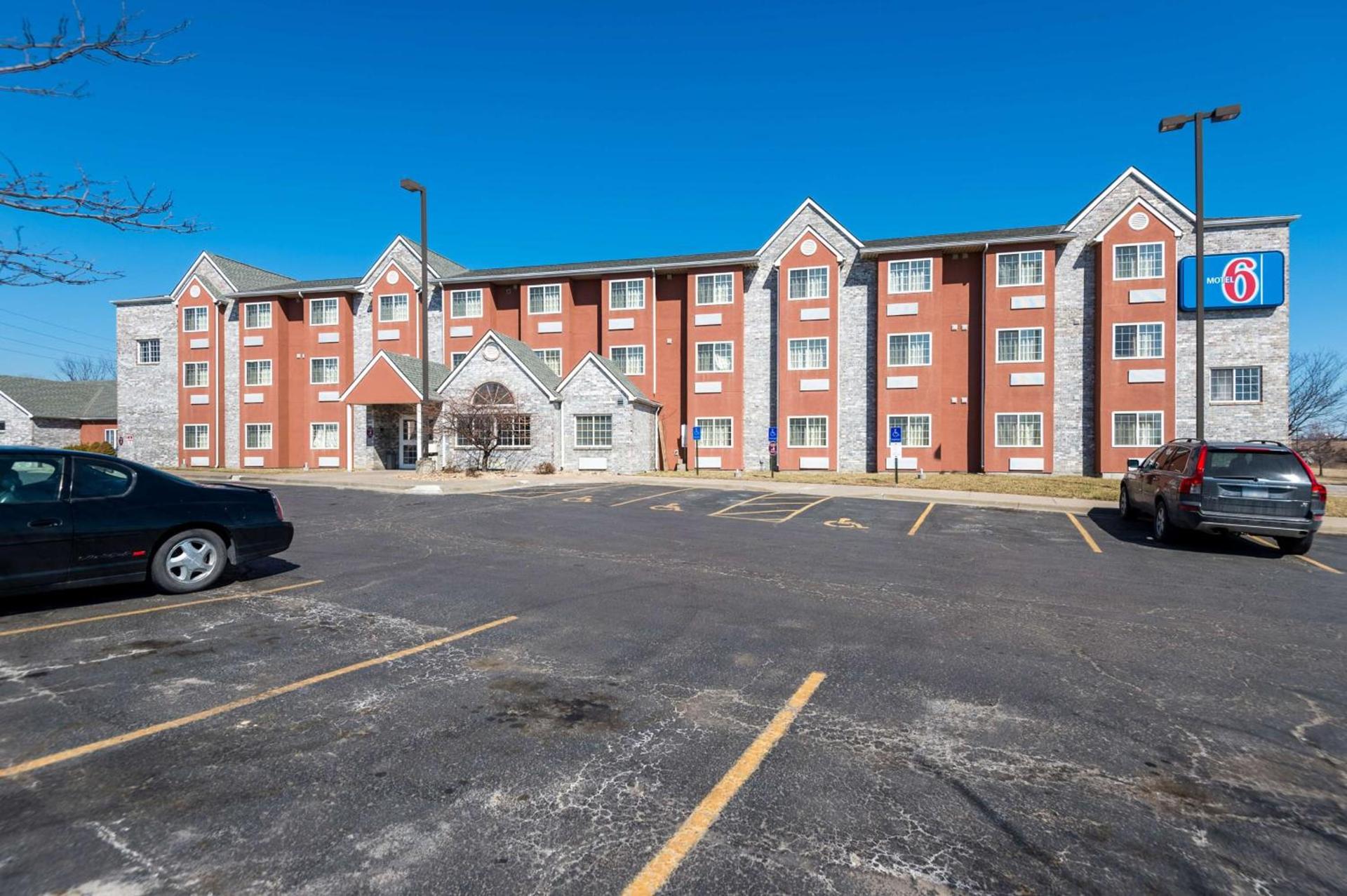 Motel 6-Olathe, KS photo 5