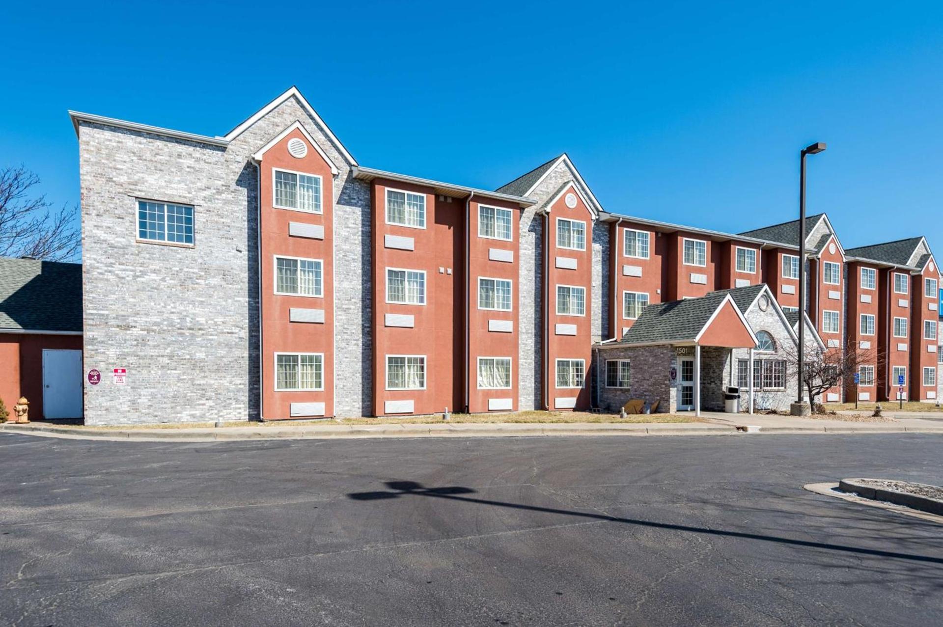 Motel 6-Olathe, KS photo 6