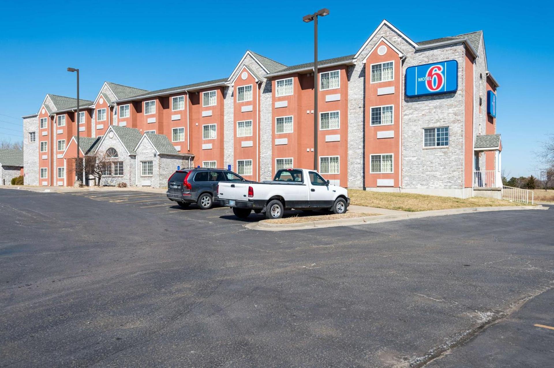 Motel 6-Olathe, KS photo 8