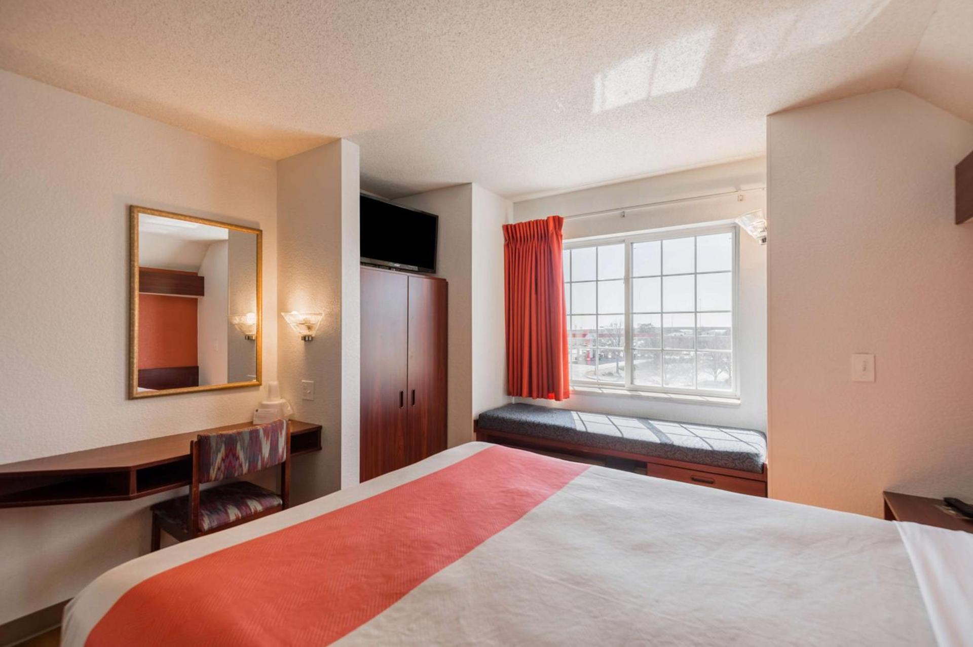 Motel 6-Olathe, KS photo 11