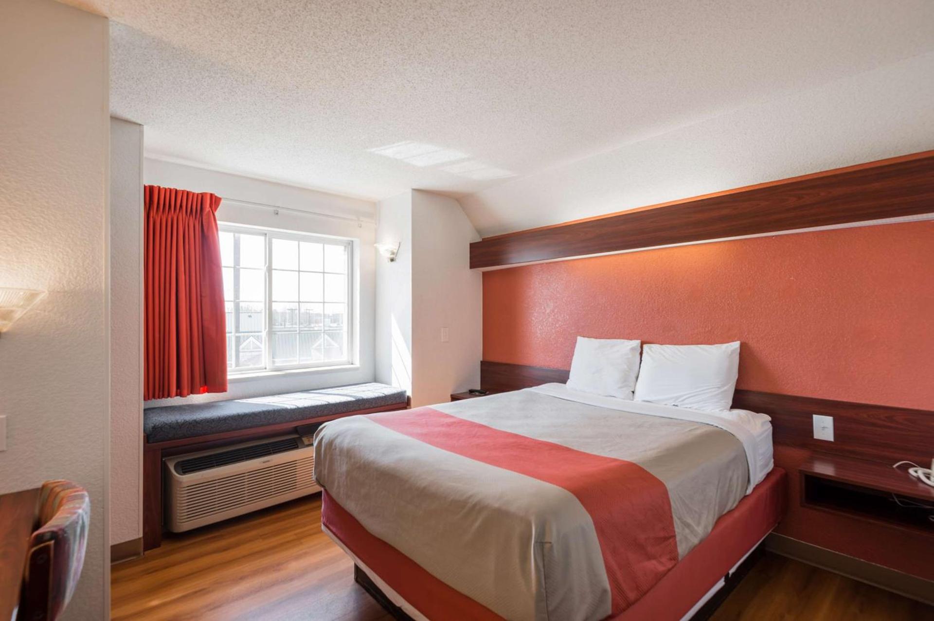 Motel 6-Olathe, KS photo 13