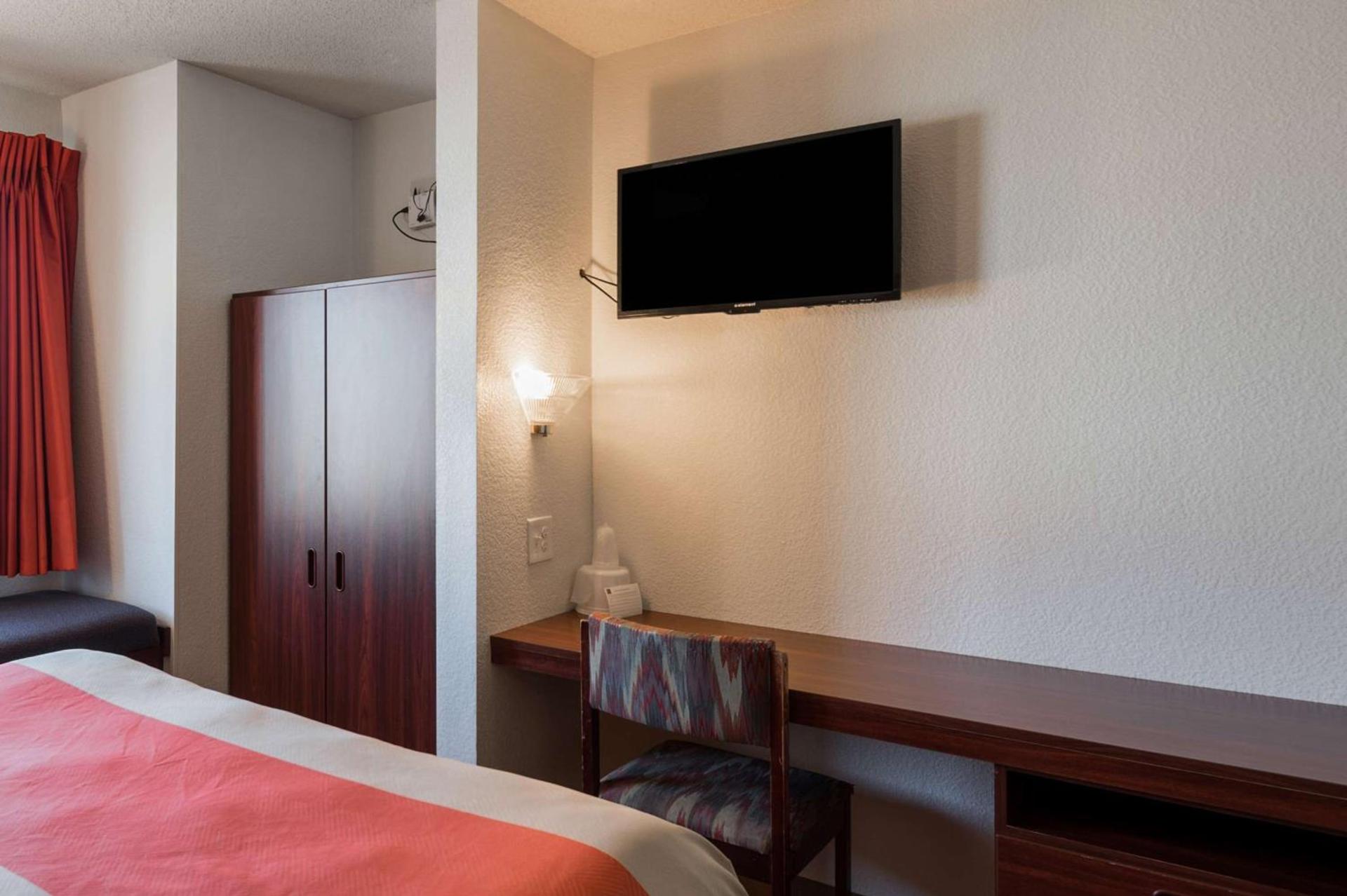 Motel 6-Olathe, KS photo 16