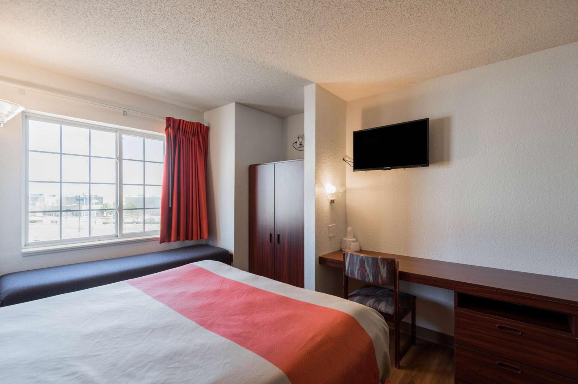 Motel 6-Olathe, KS photo 17
