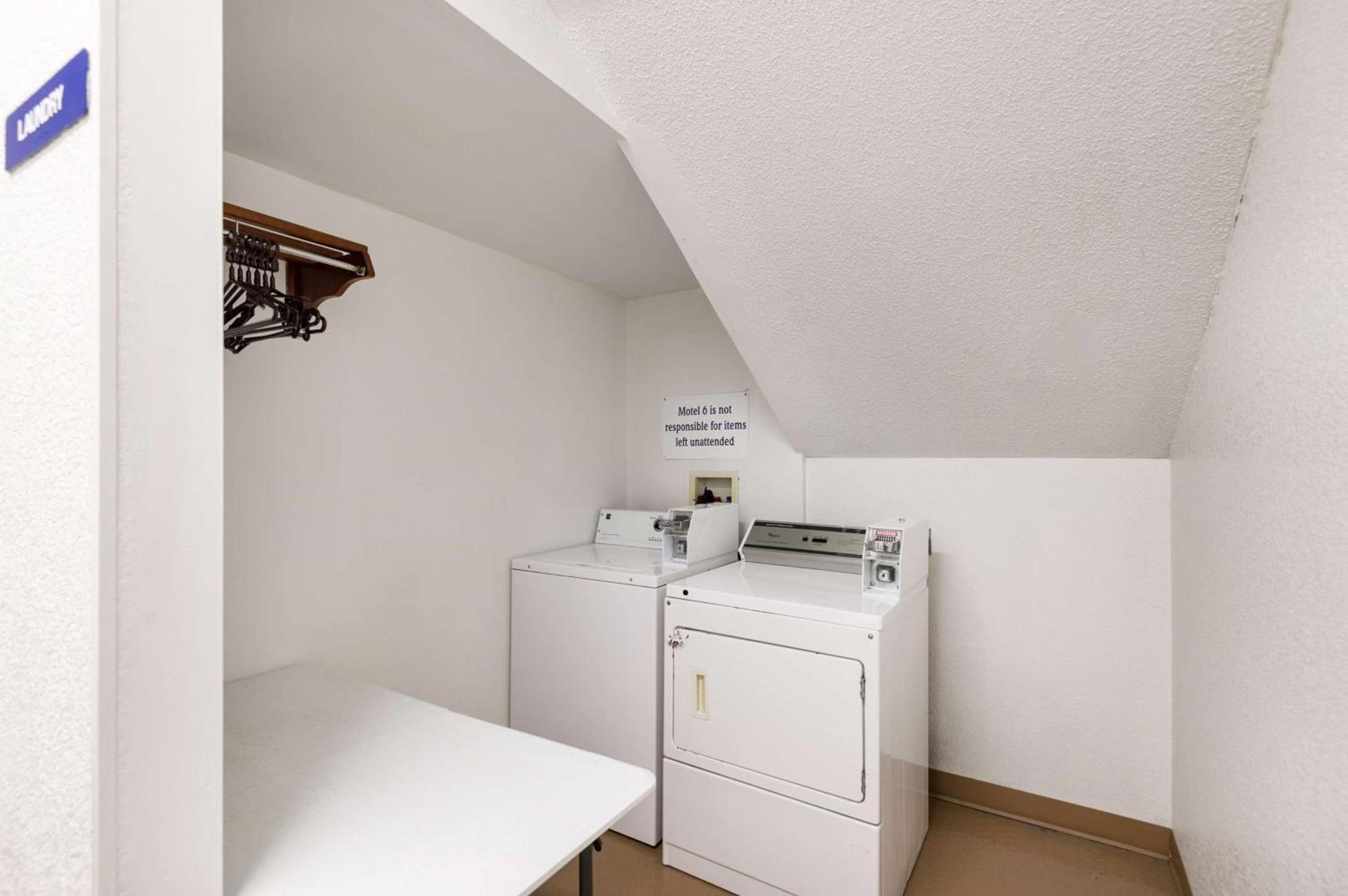 Motel 6-Olathe, KS photo 2