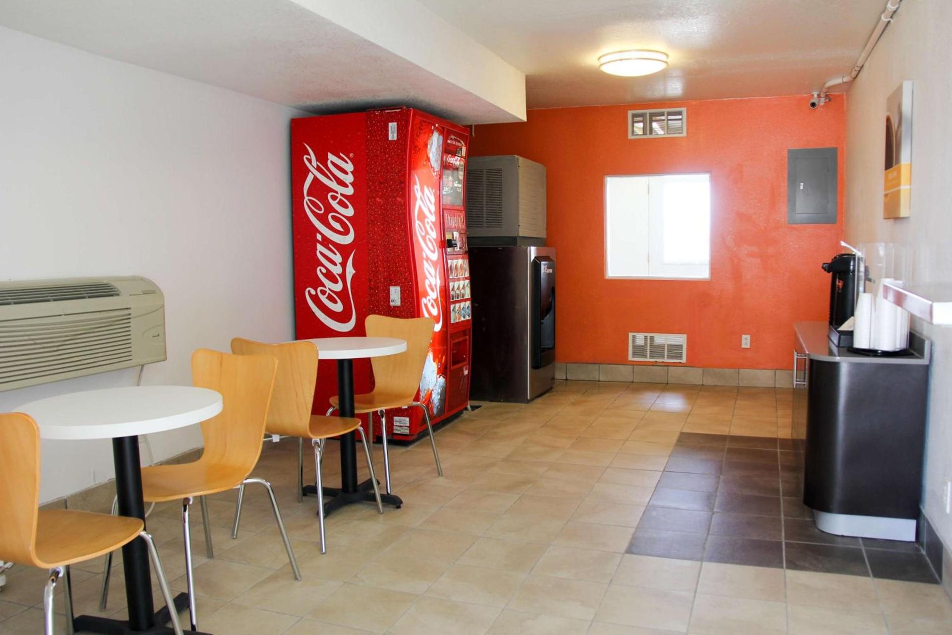 Motel 6-Goodland, KS photo 9