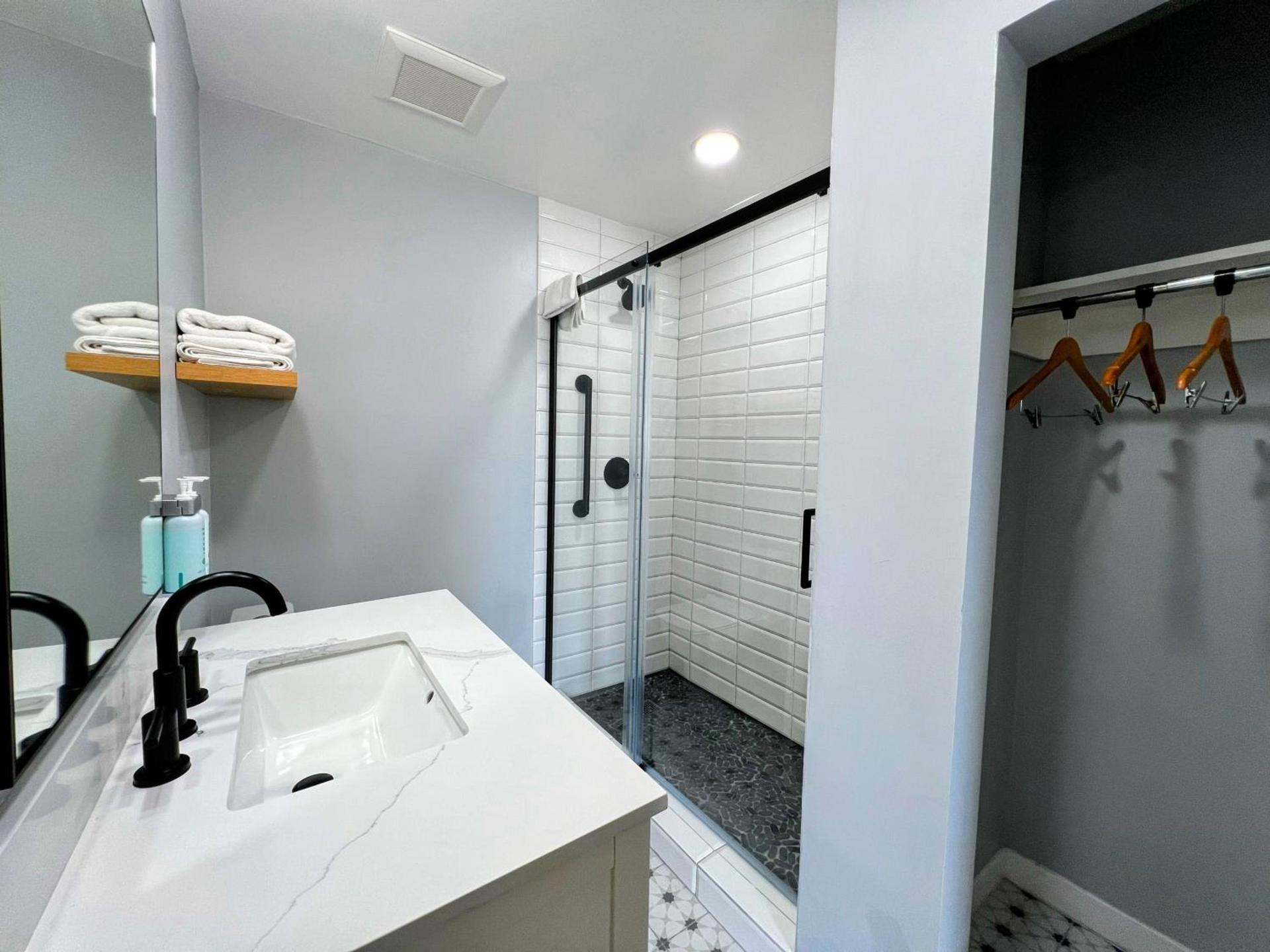 Tides Oceanview Inn and Cottages photo 44